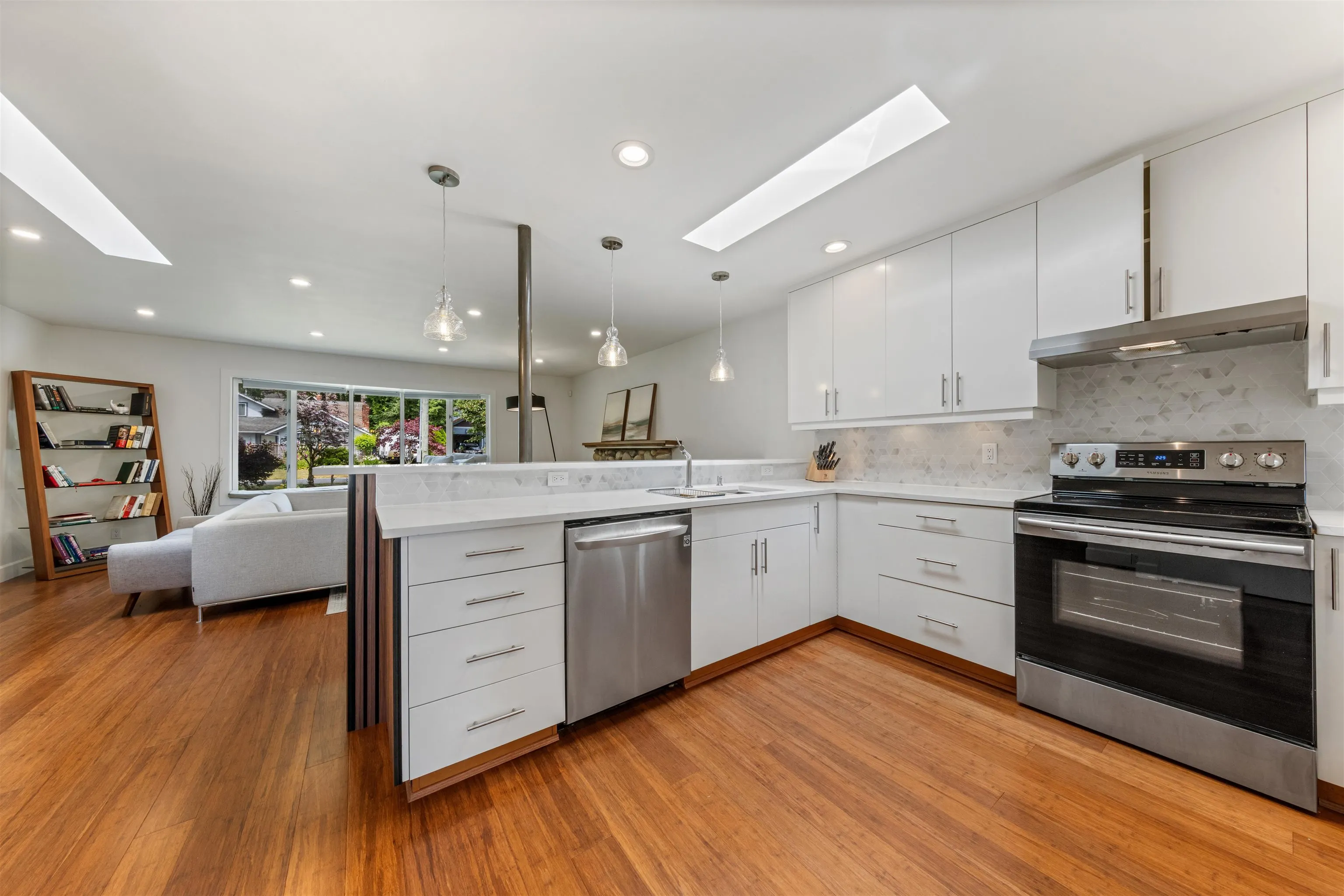 13044 14 Avenue