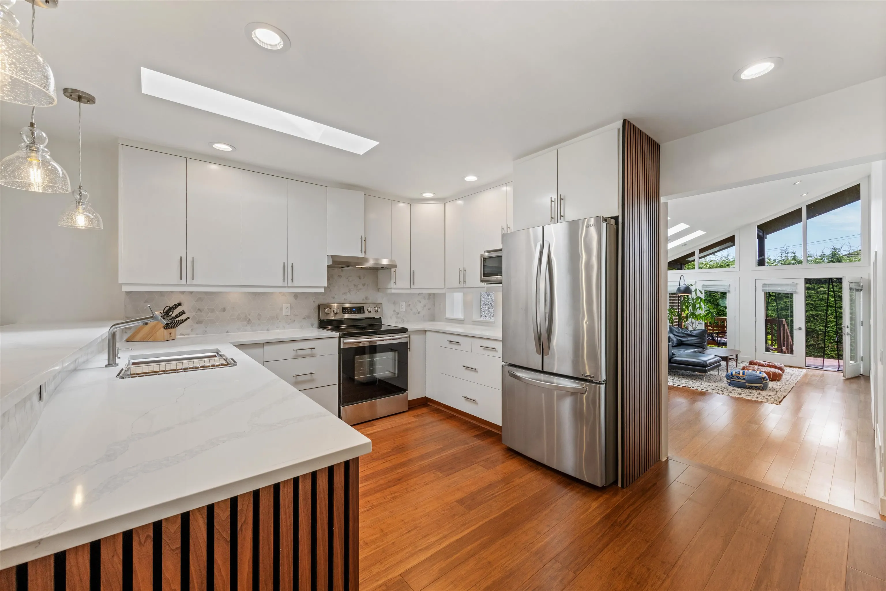 13044 14 Avenue
