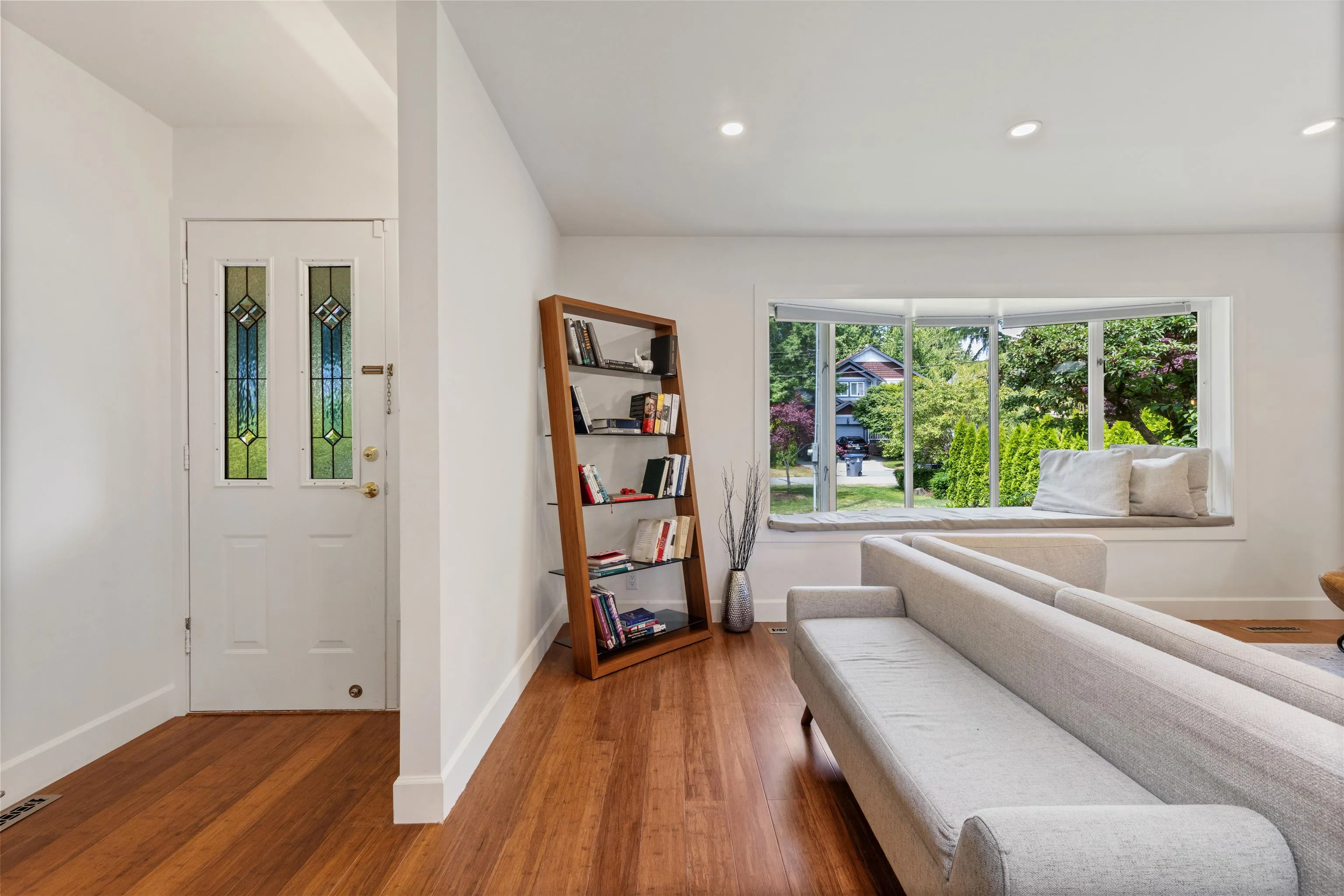 13044 14 Avenue