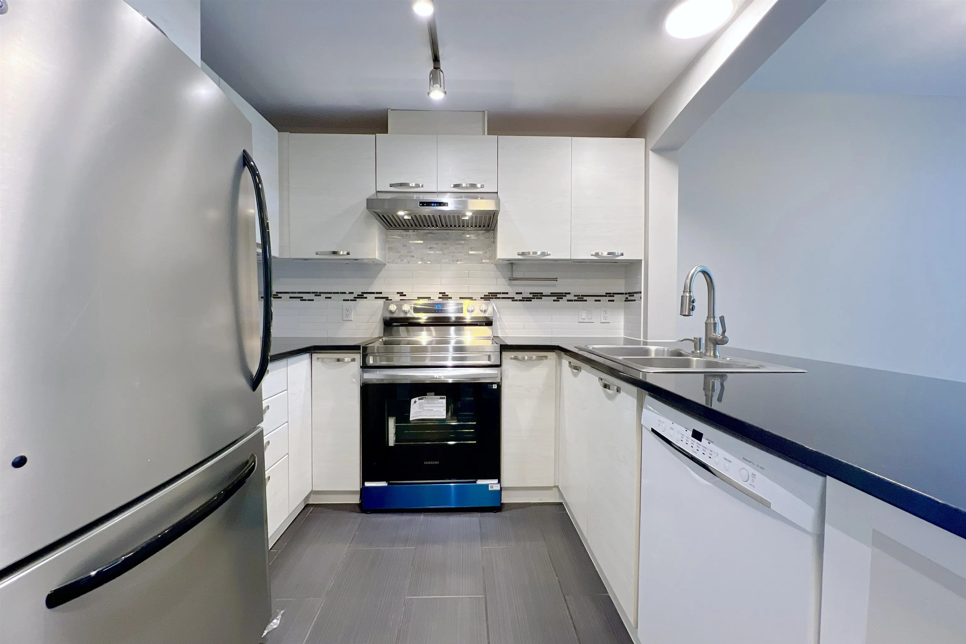 405 7488 Byrnepark Walk