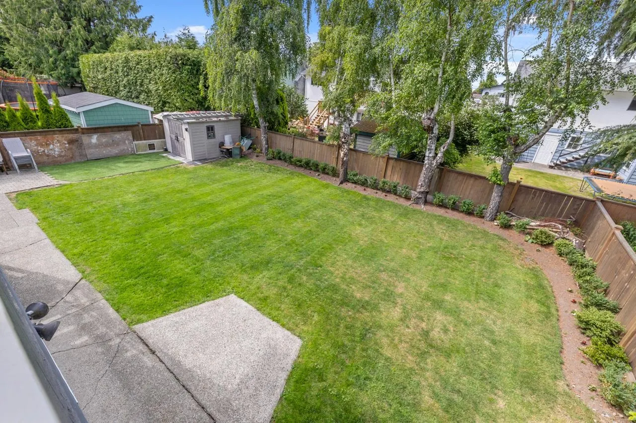 5483 Chestnut Crescent