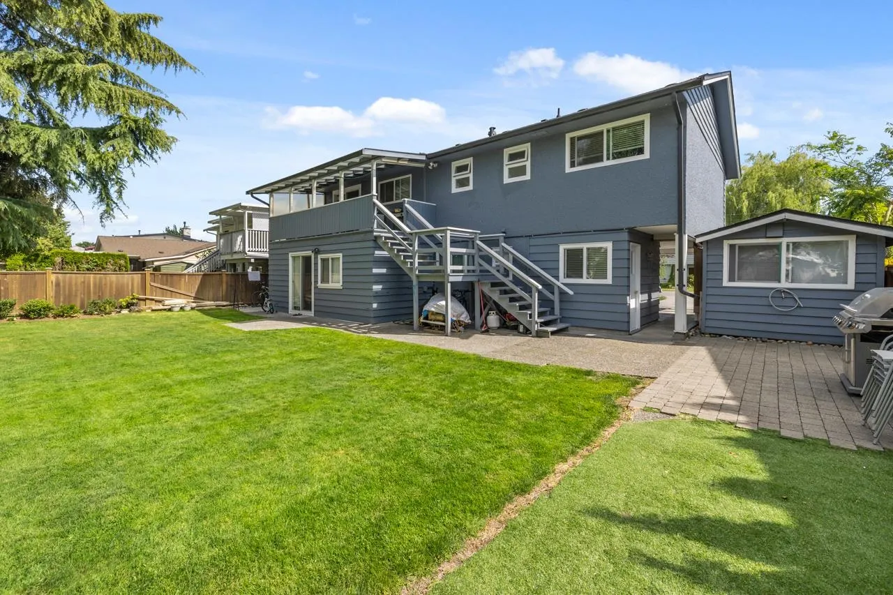 5483 Chestnut Crescent