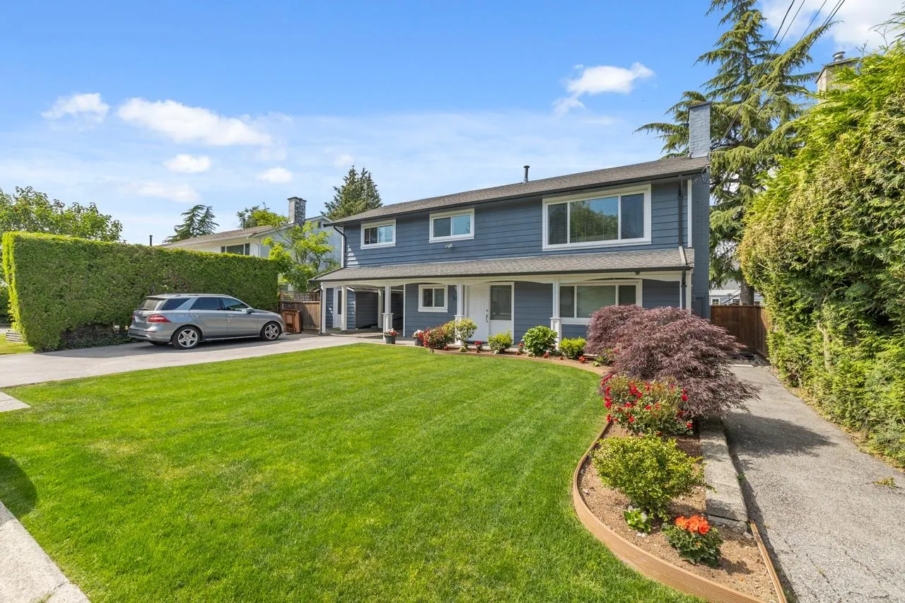 5483 Chestnut Crescent
