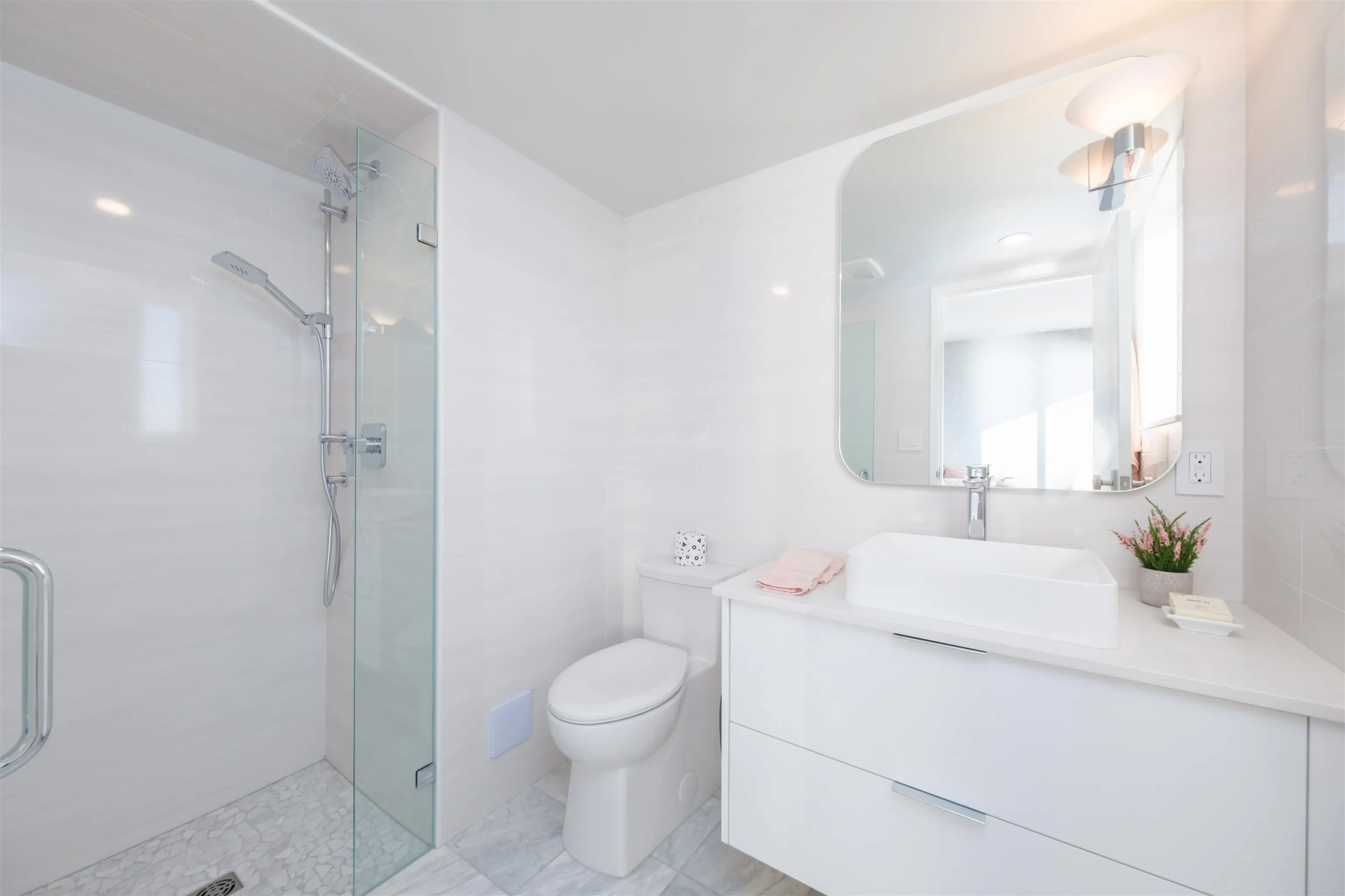 102 2246 Bellevue Avenue