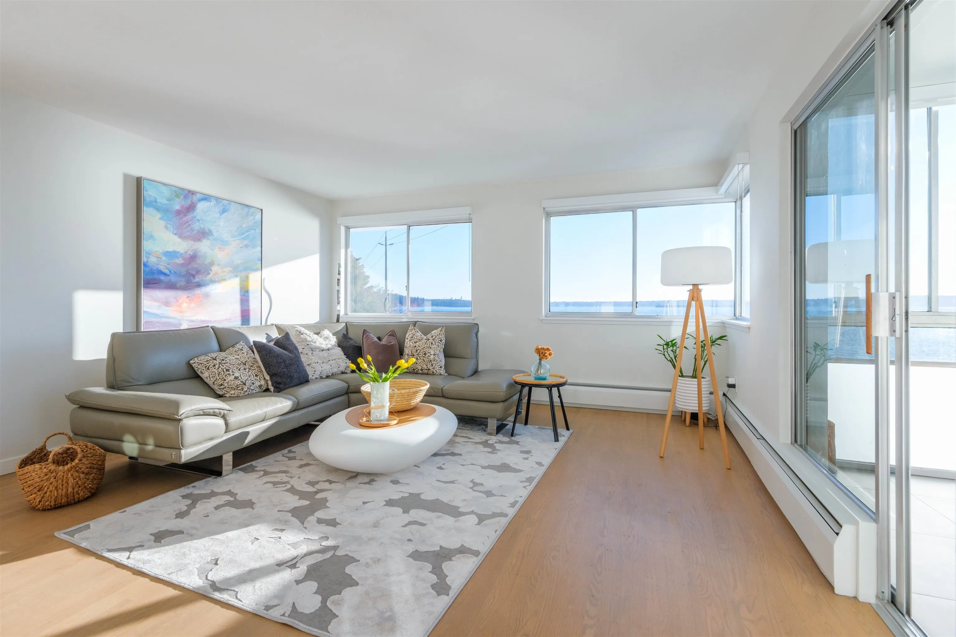 102 2246 Bellevue Avenue