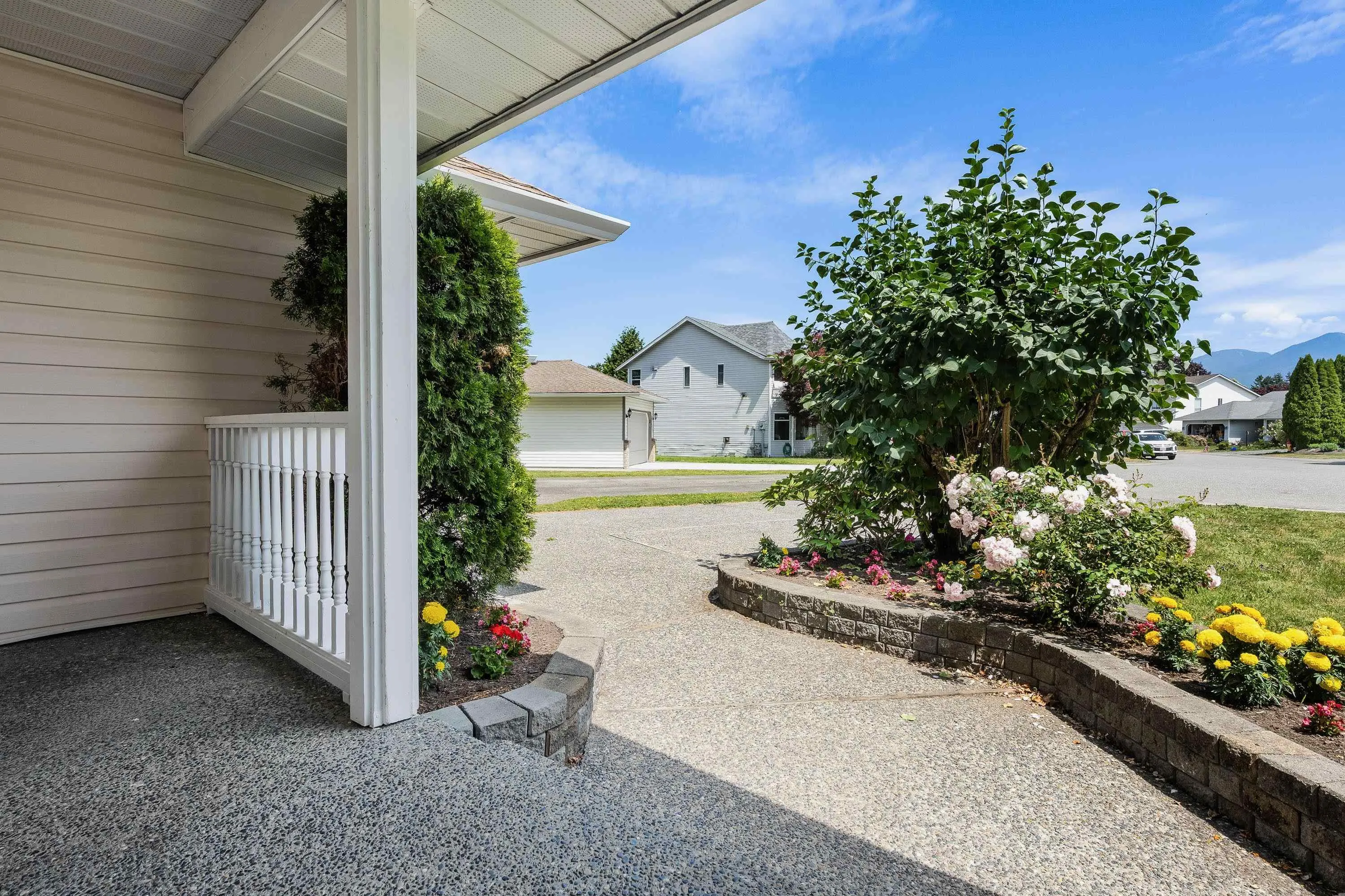 5965 Deerfield Crescent