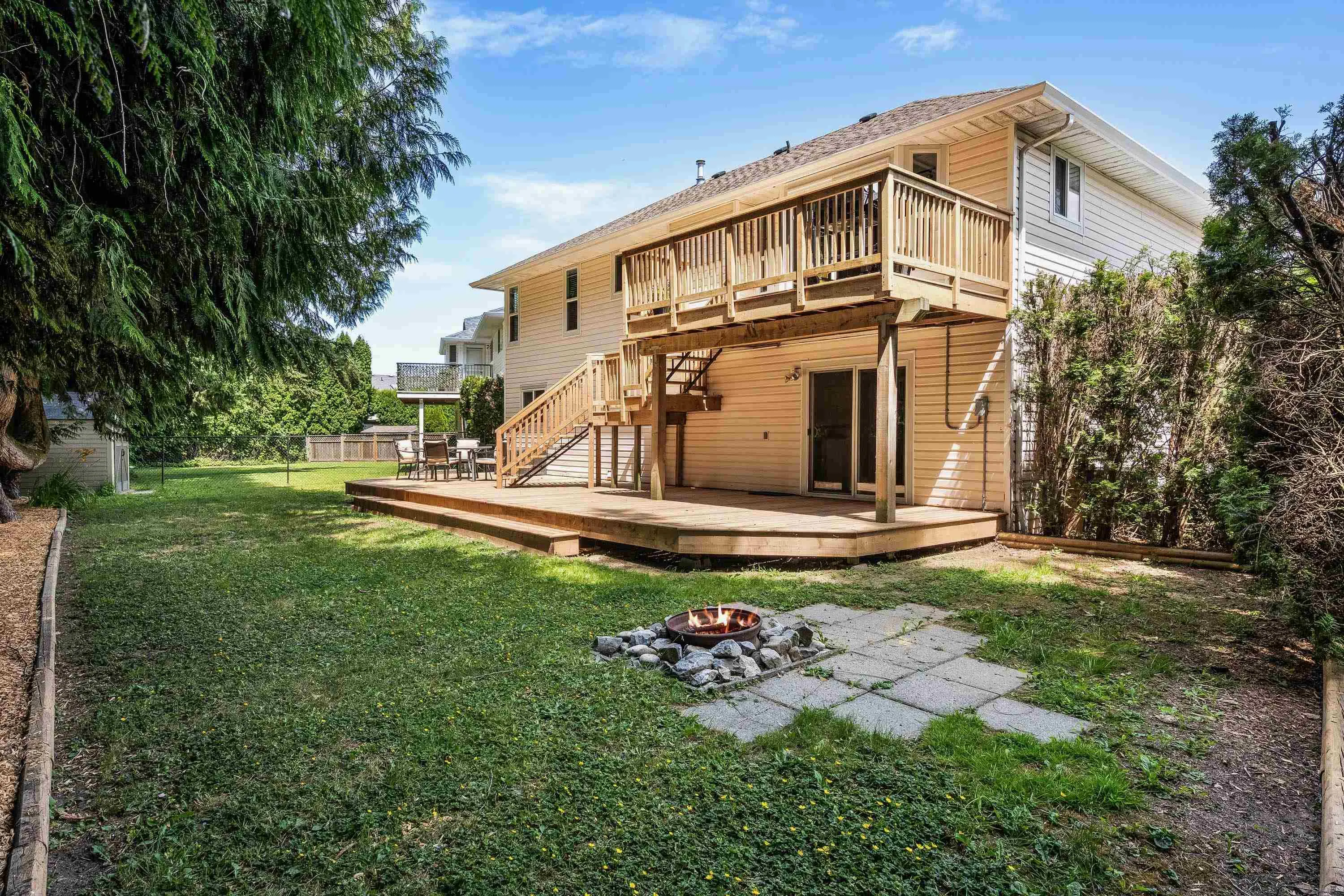 5965 Deerfield Crescent