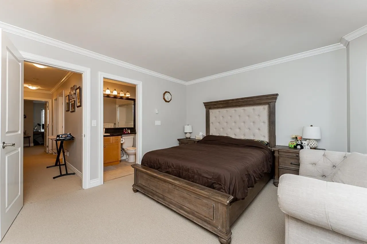 11 9051 Blundell Road