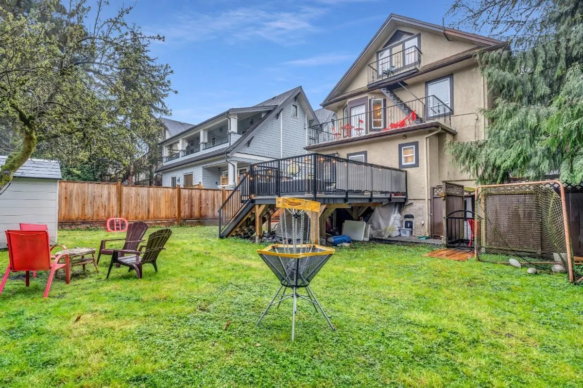 2385 W 7th Avenue