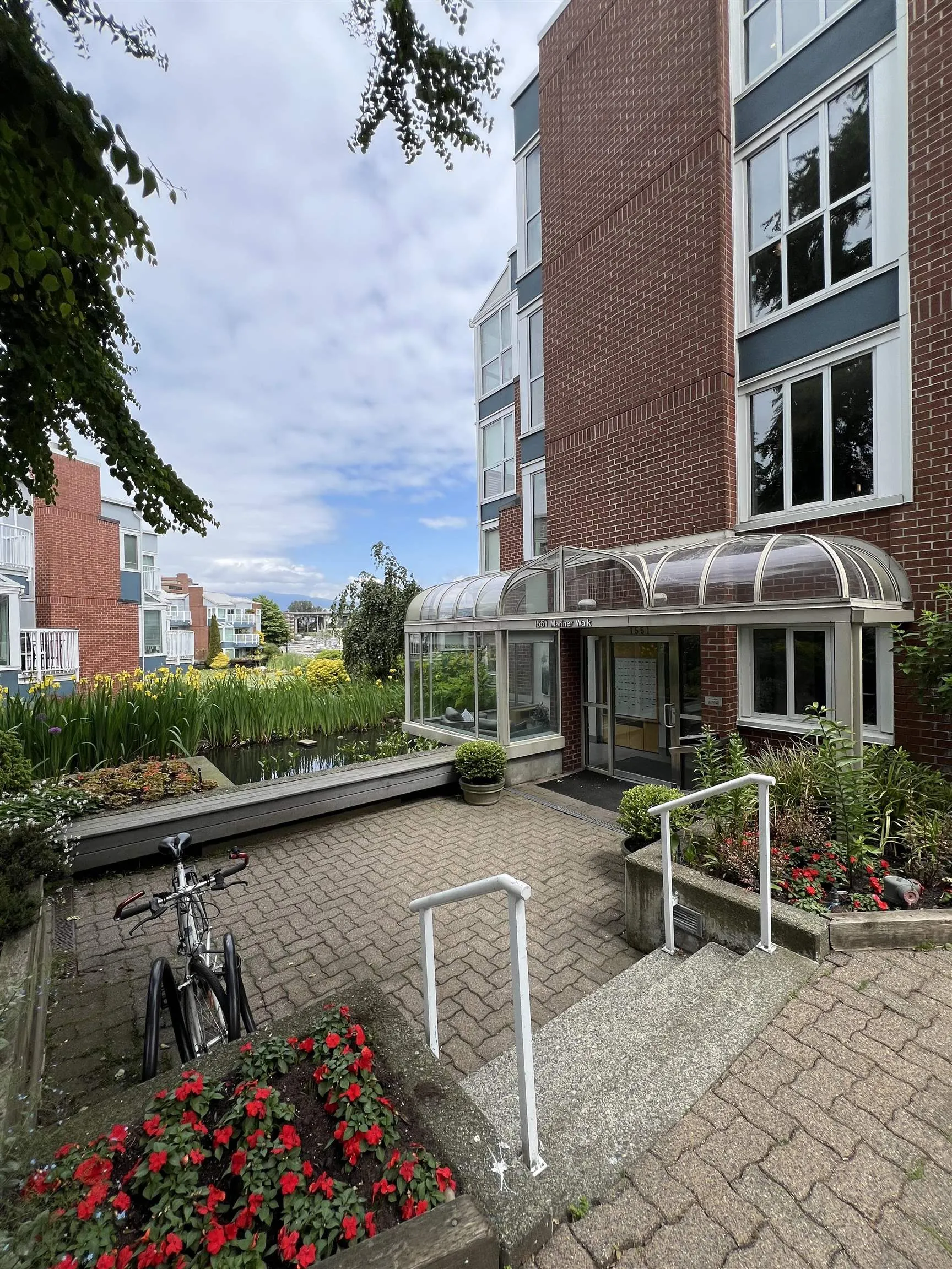 404 1551 Mariner Walk