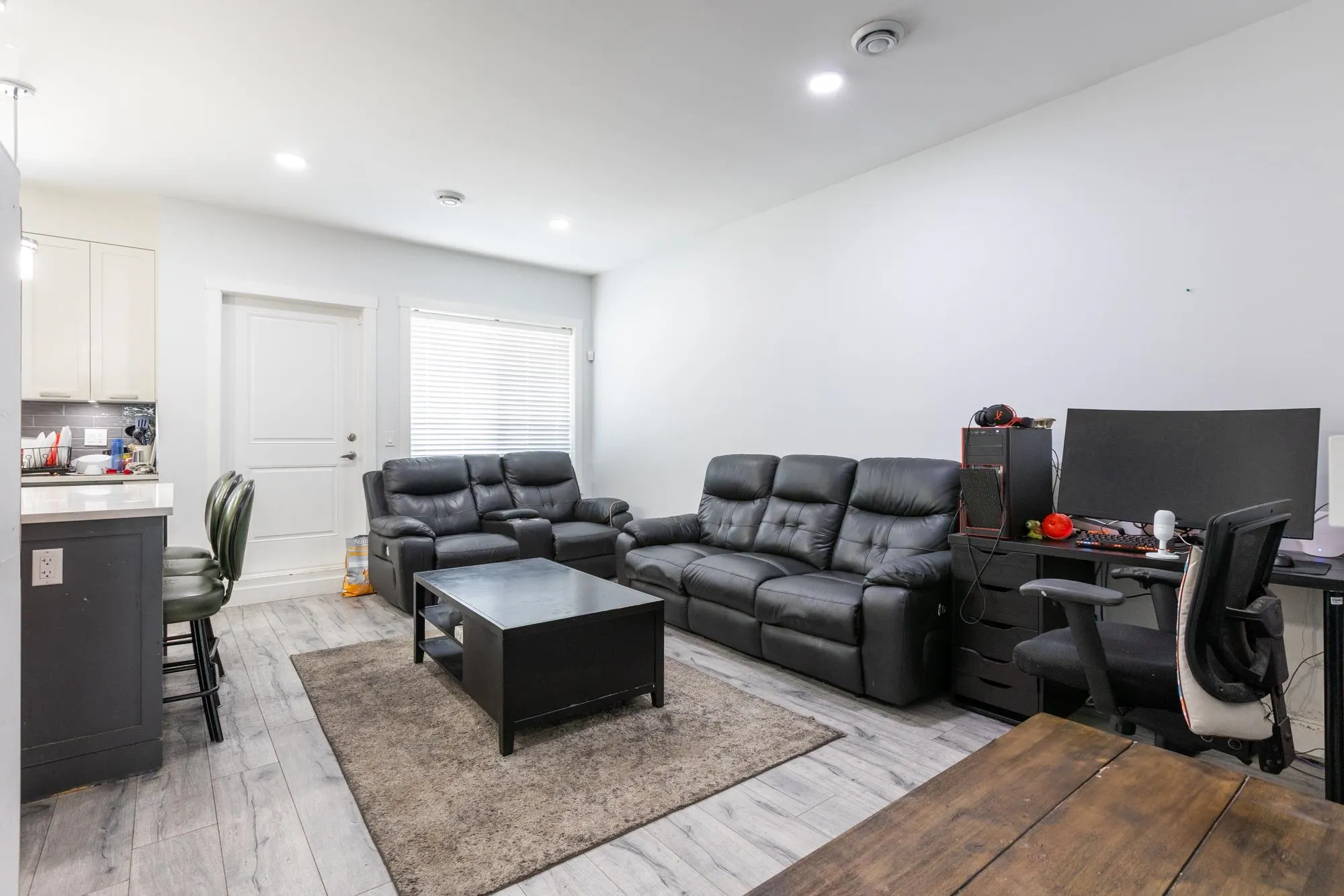 47 5867 129 Street