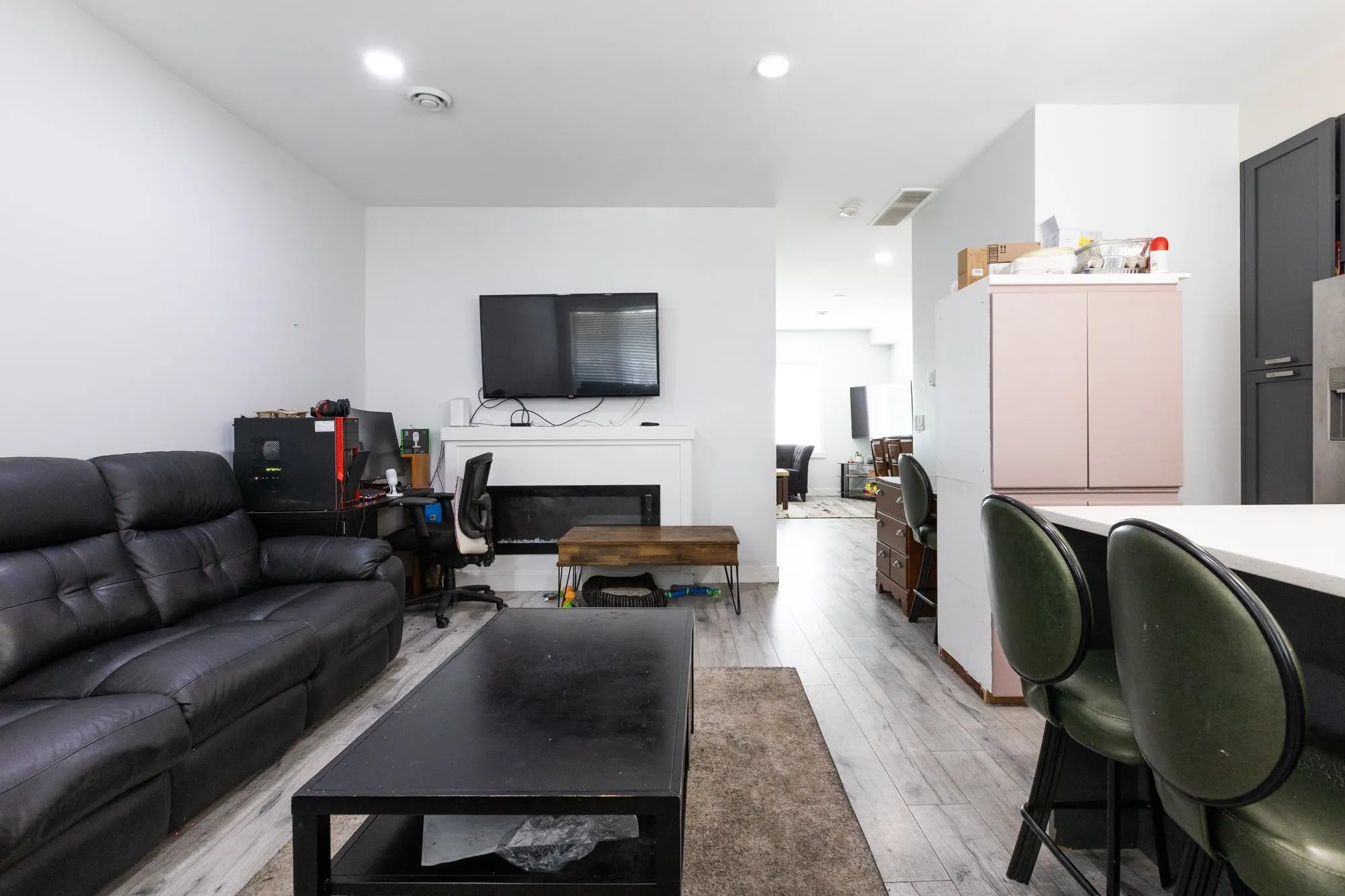 47 5867 129 Street