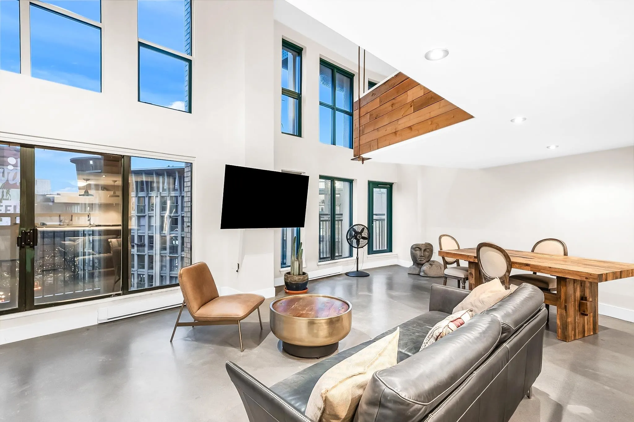 507 22 E Cordova Street