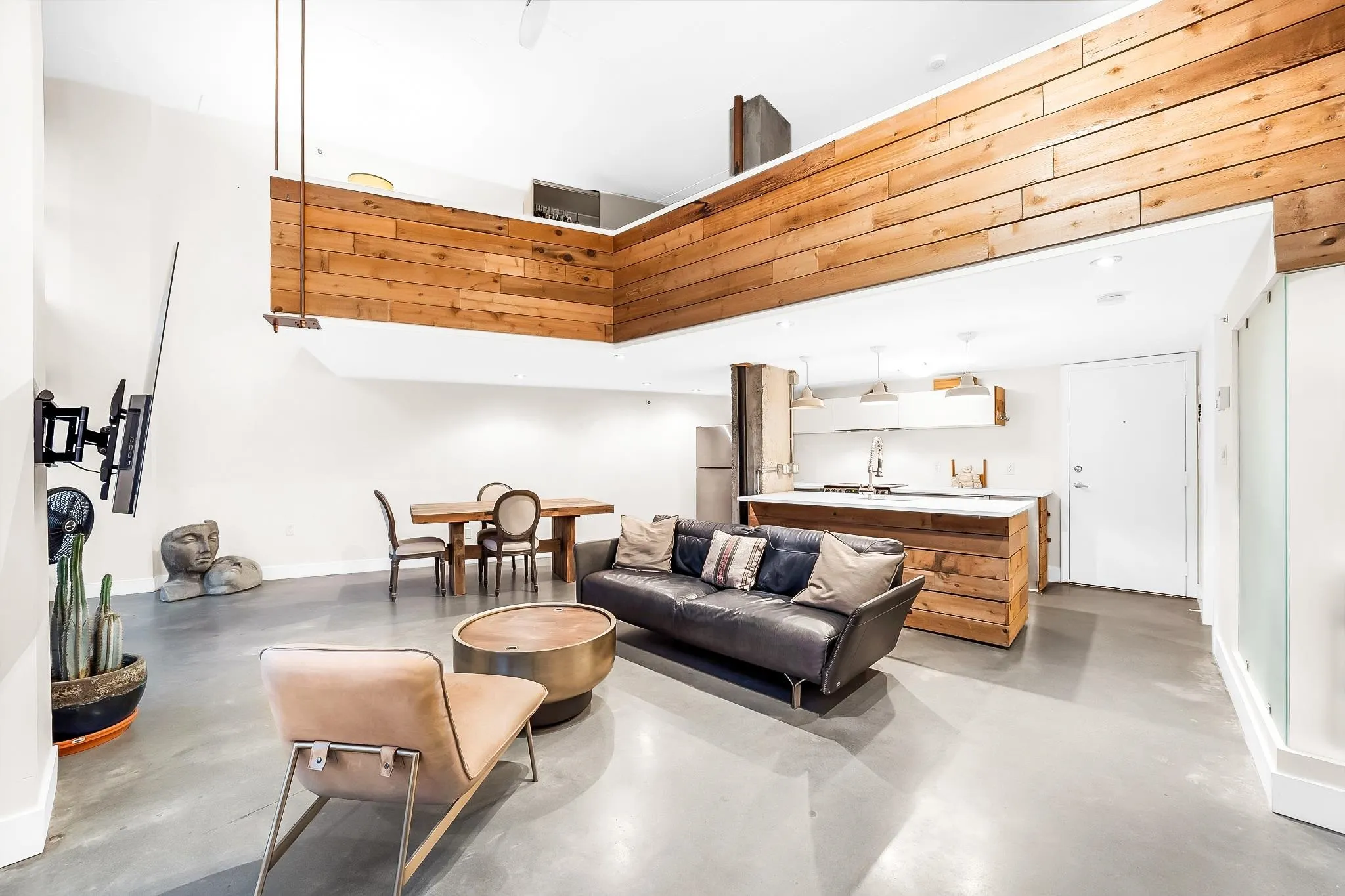 507 22 E Cordova Street