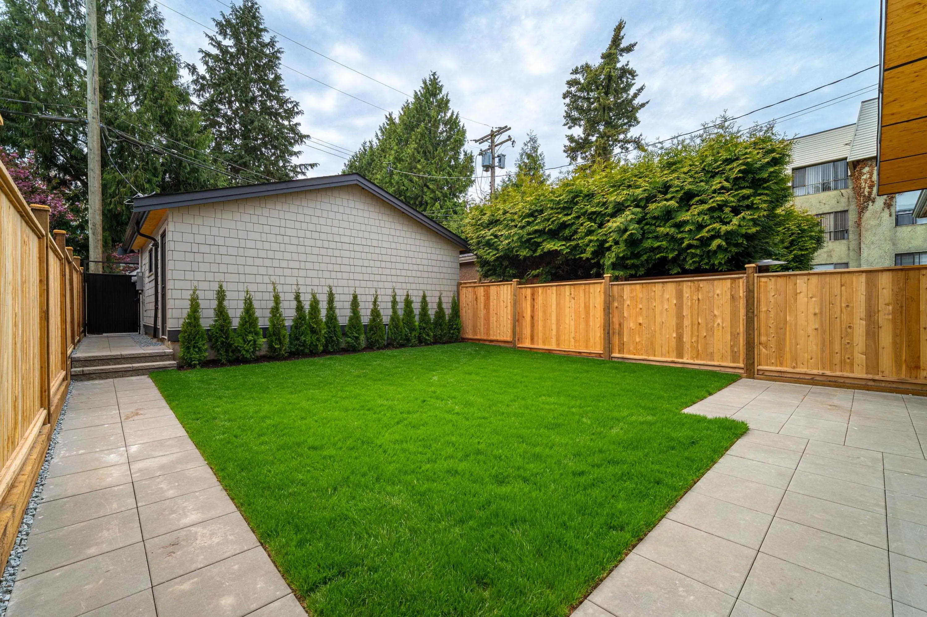 968 W 17th Avenue