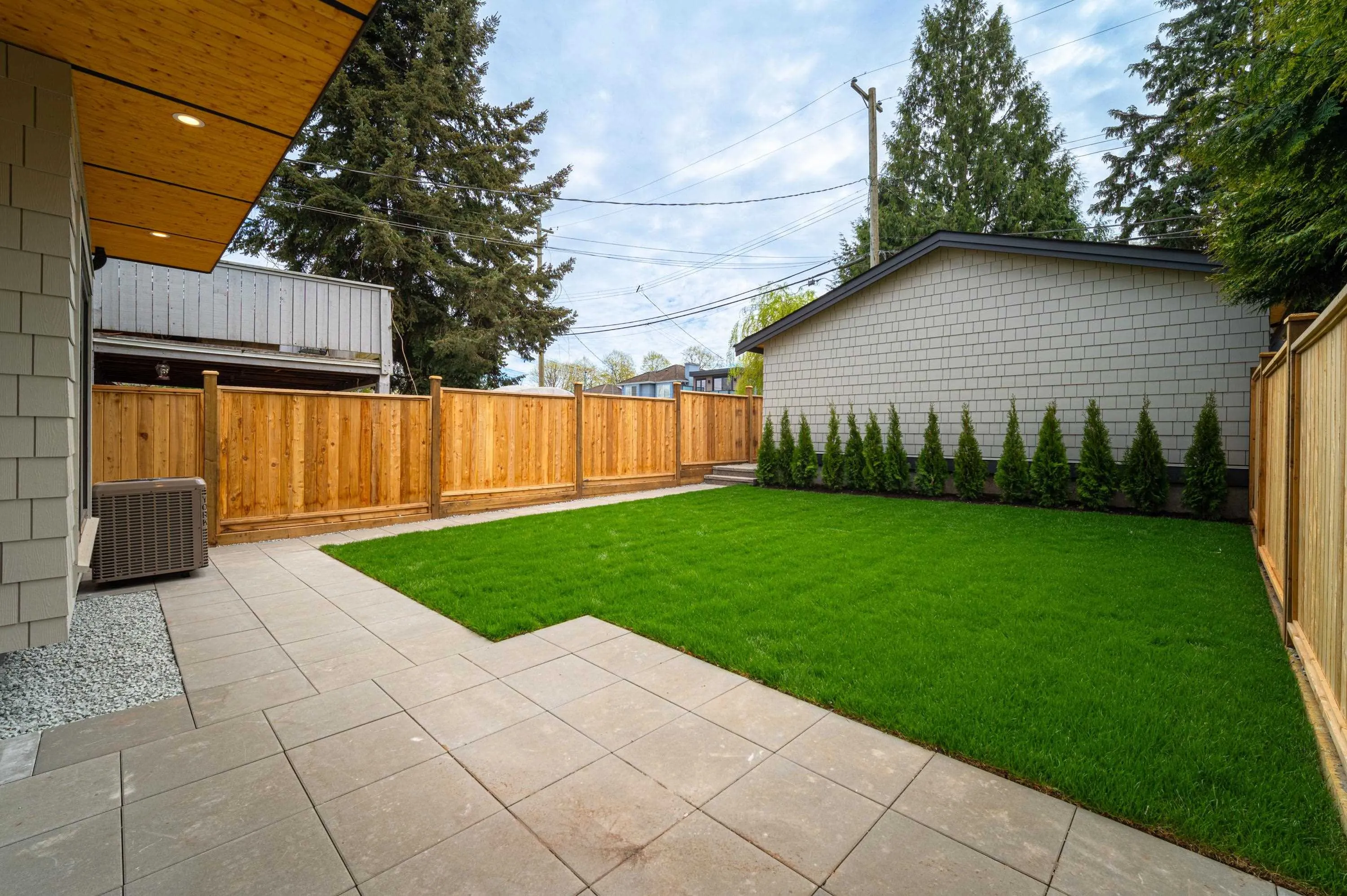 968 W 17th Avenue