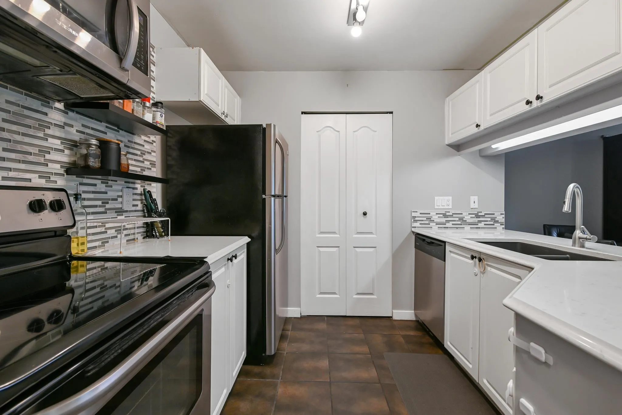 230 19528 Fraser Highway