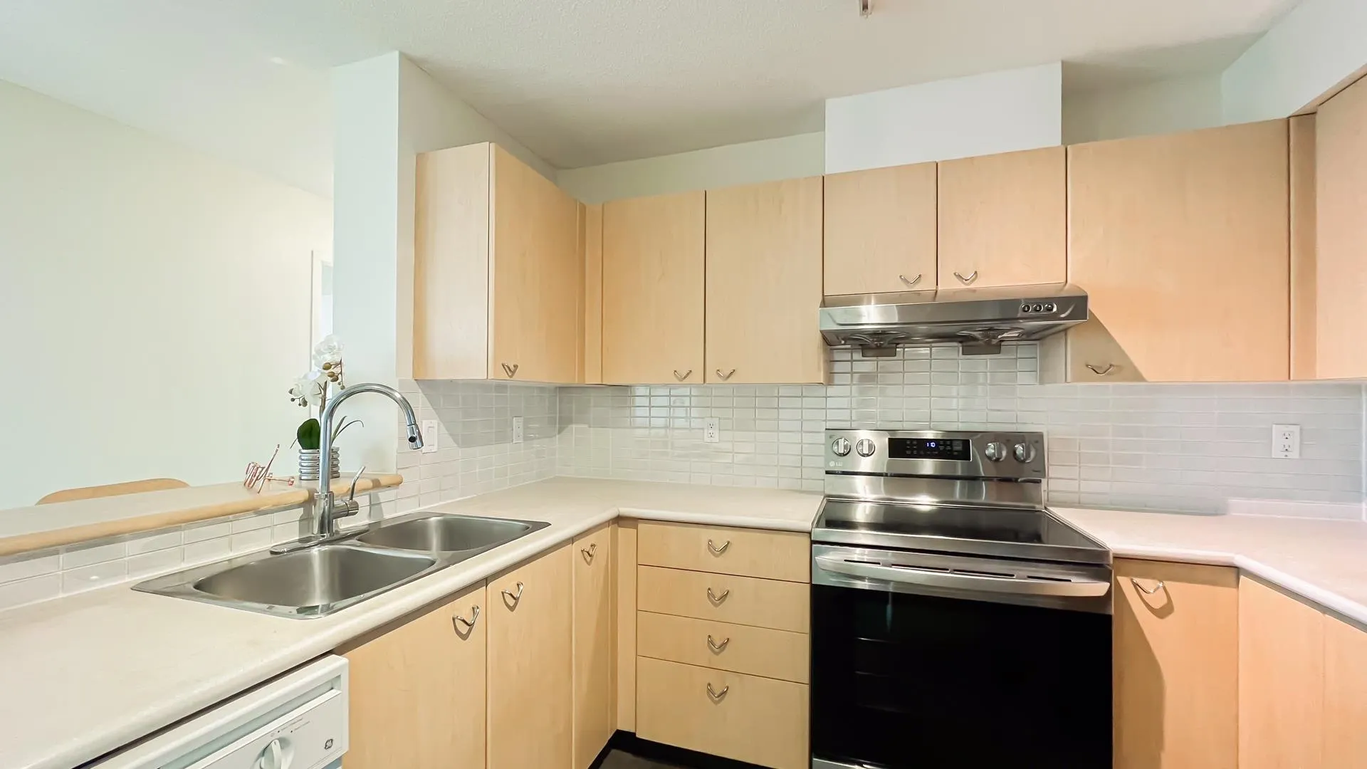1305 8180 Granville Avenue