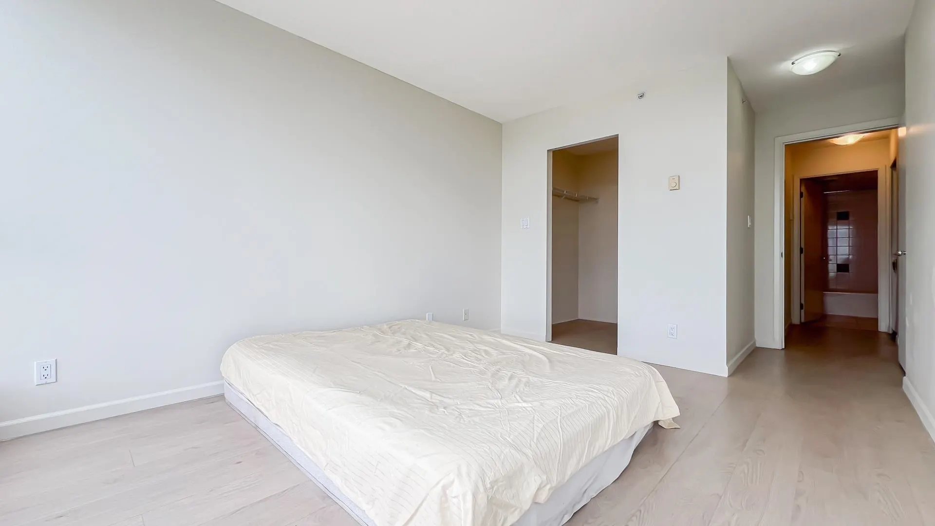 1305 8180 Granville Avenue