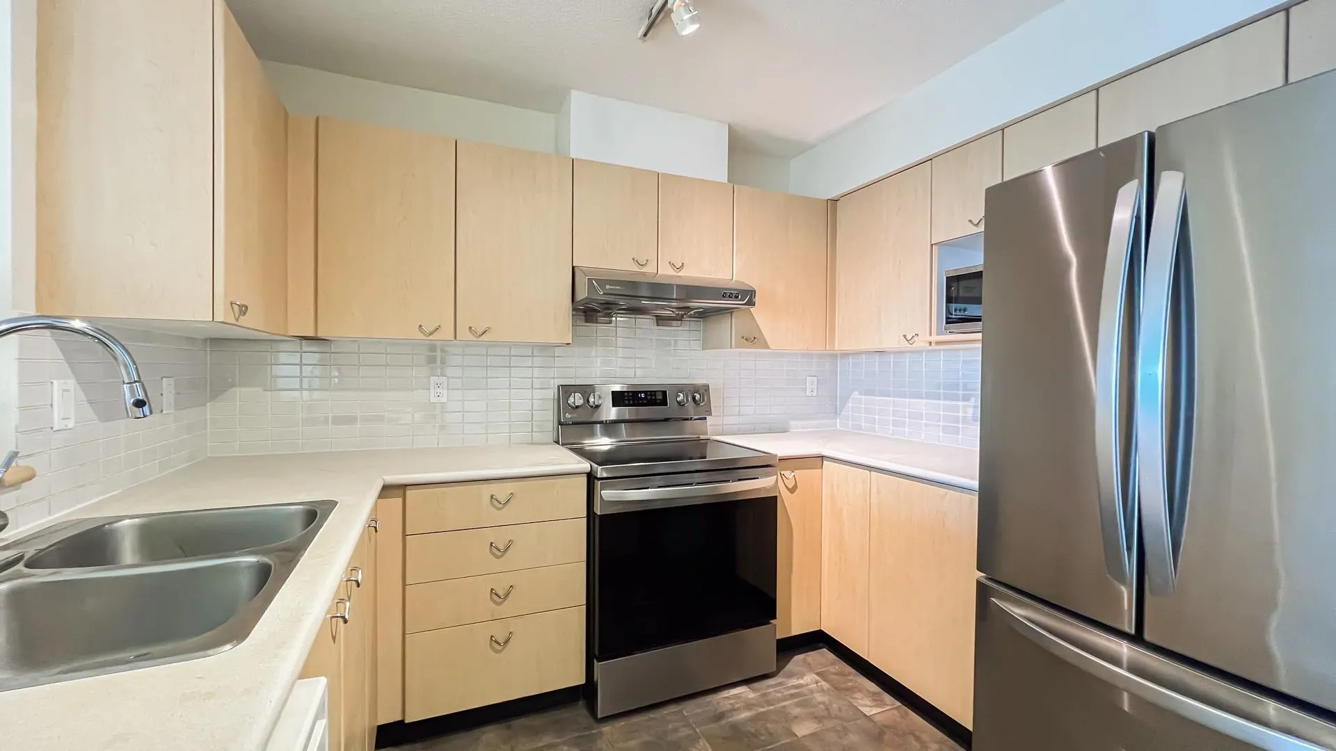 1305 8180 Granville Avenue