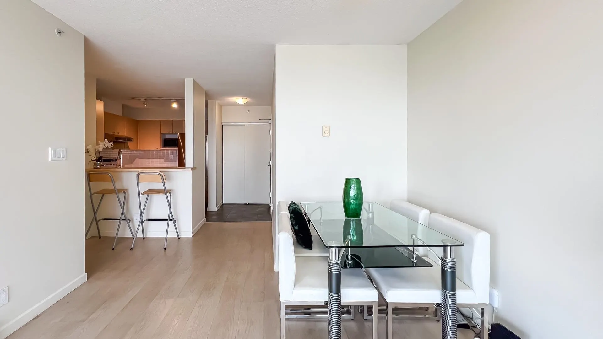 1305 8180 Granville Avenue