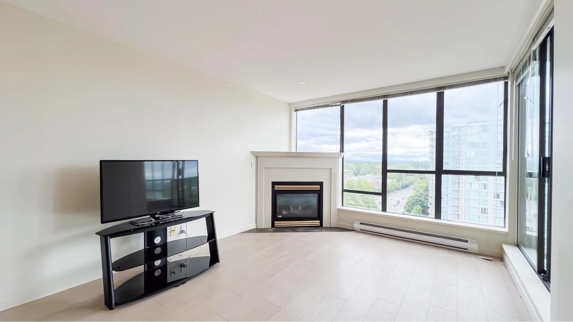 1305 8180 Granville Avenue