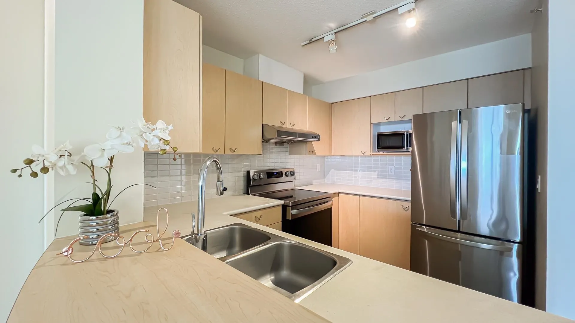 1305 8180 Granville Avenue