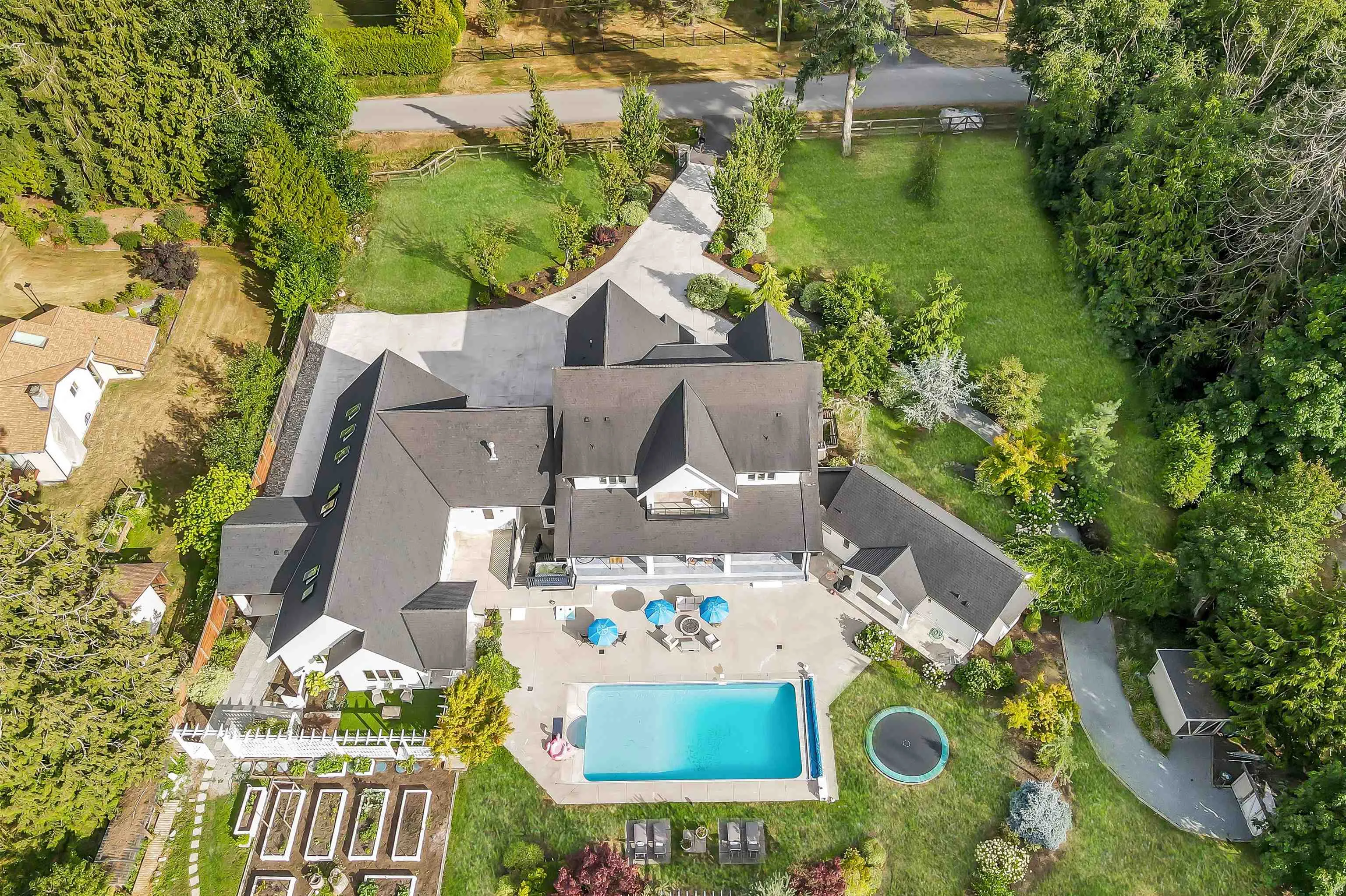 20053 Fernridge Crescent