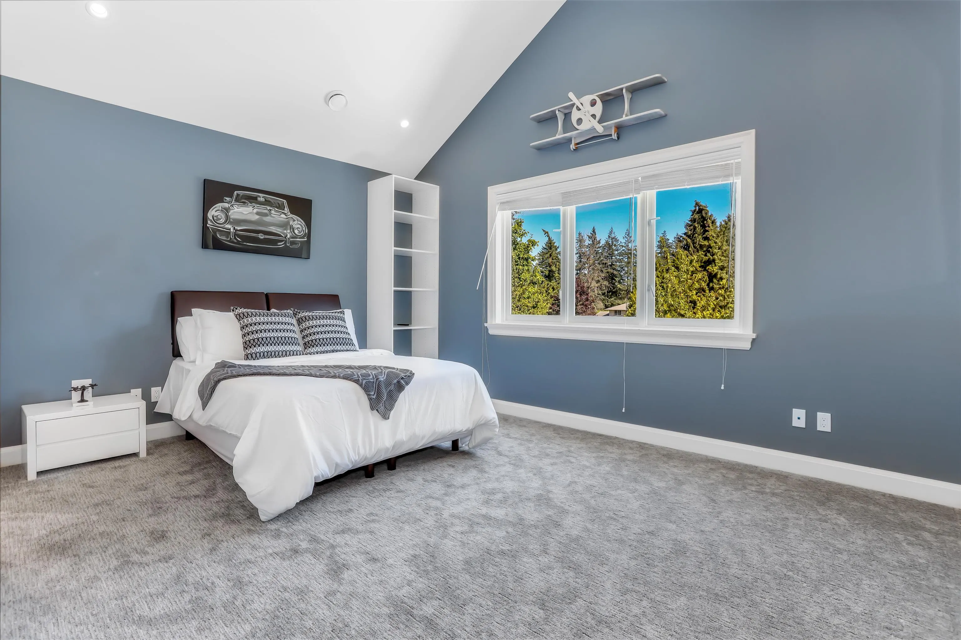 20053 Fernridge Crescent