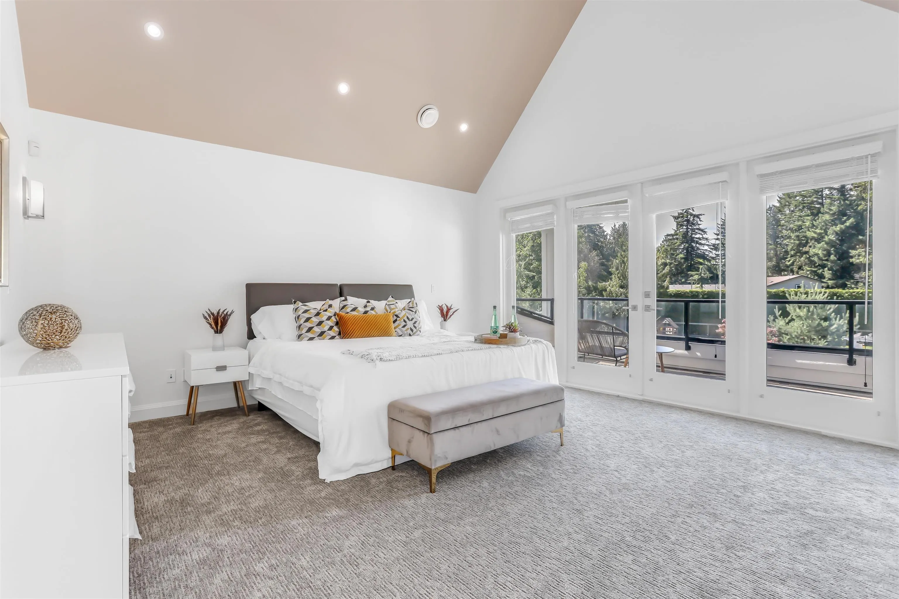 20053 Fernridge Crescent