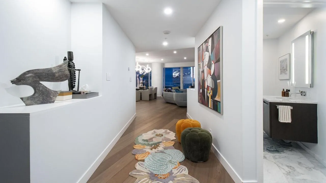 2908 1011 W Cordova Street
