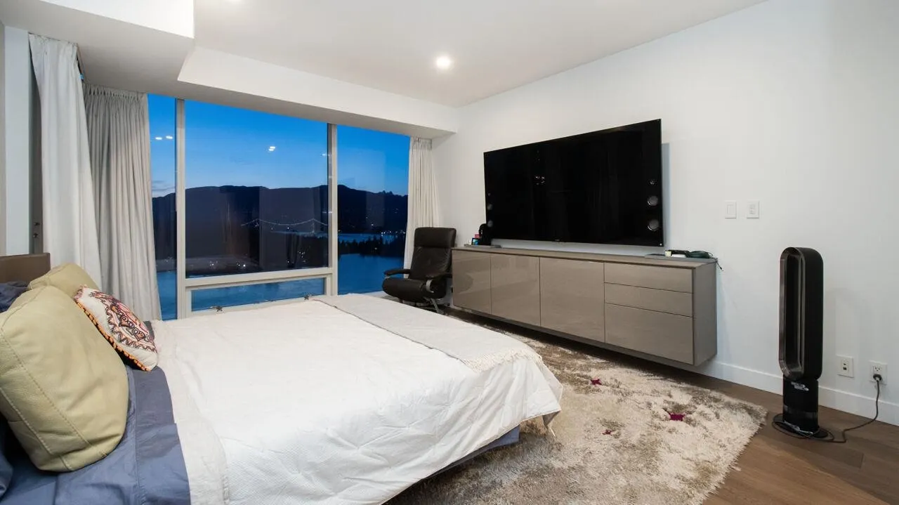 2908 1011 W Cordova Street