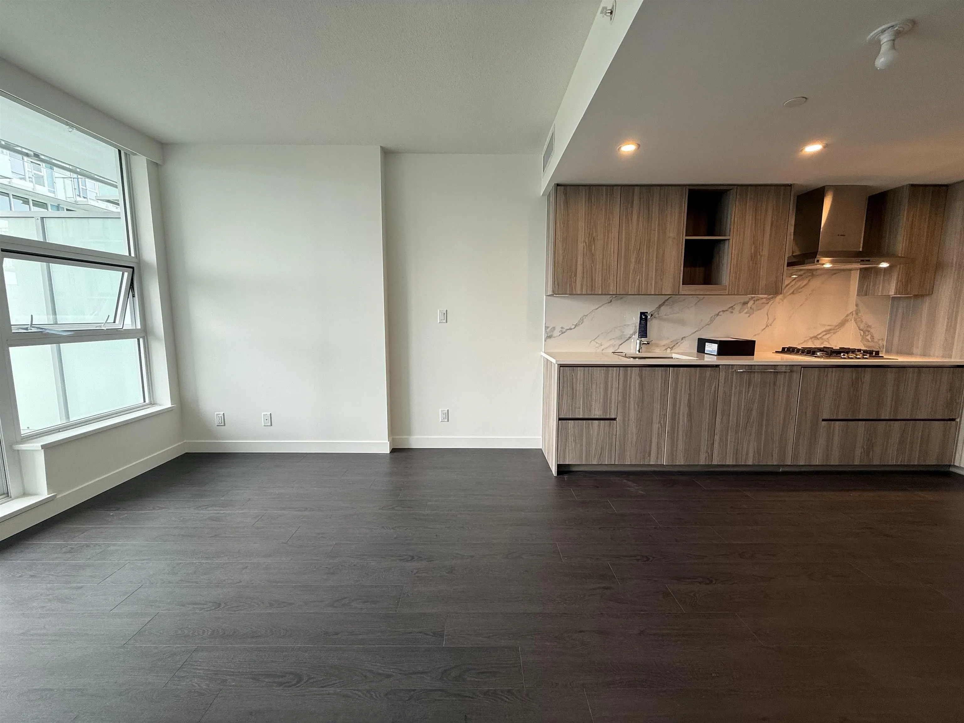 1610 13768 100th Avenue