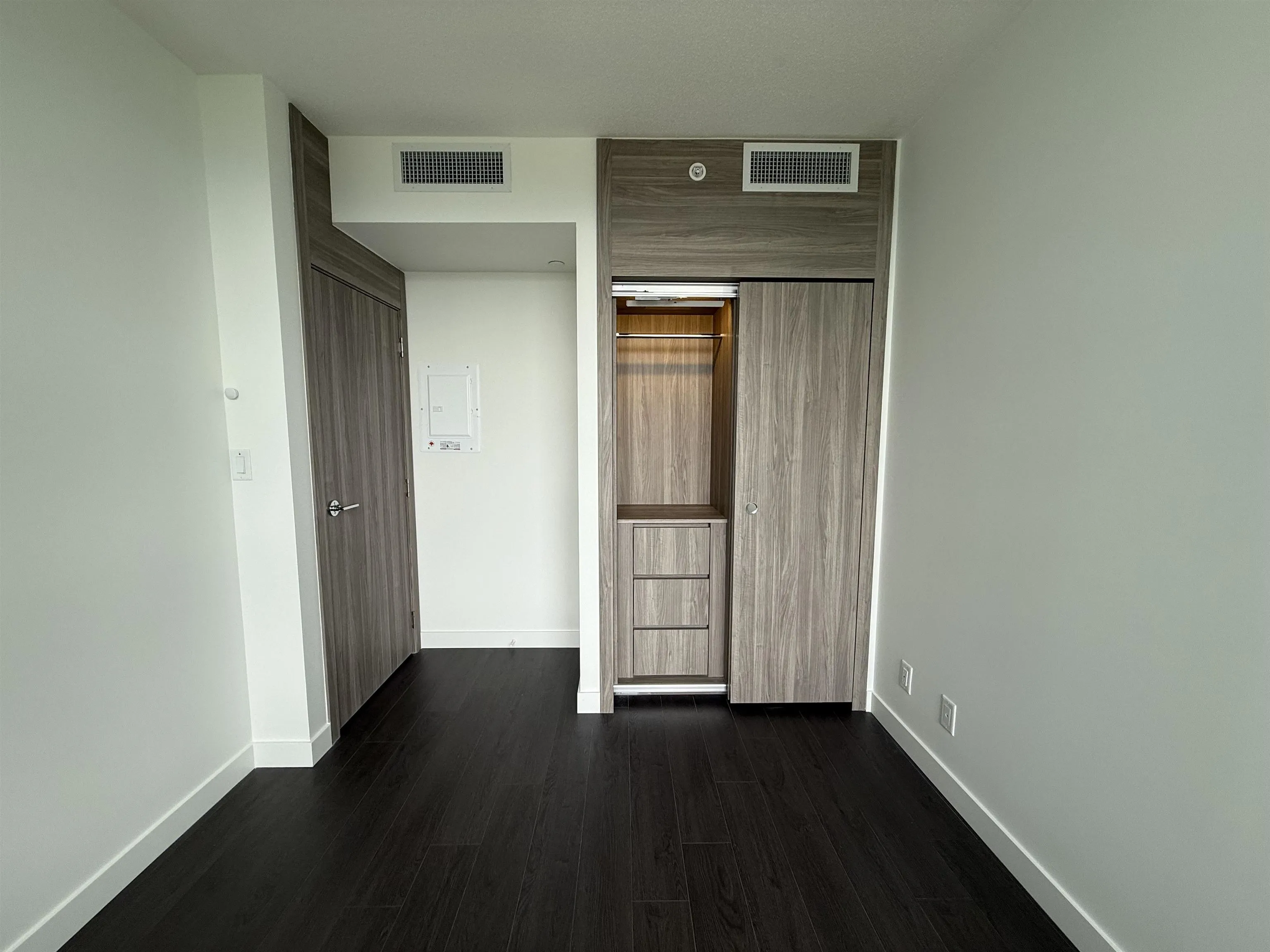 1610 13768 100th Avenue