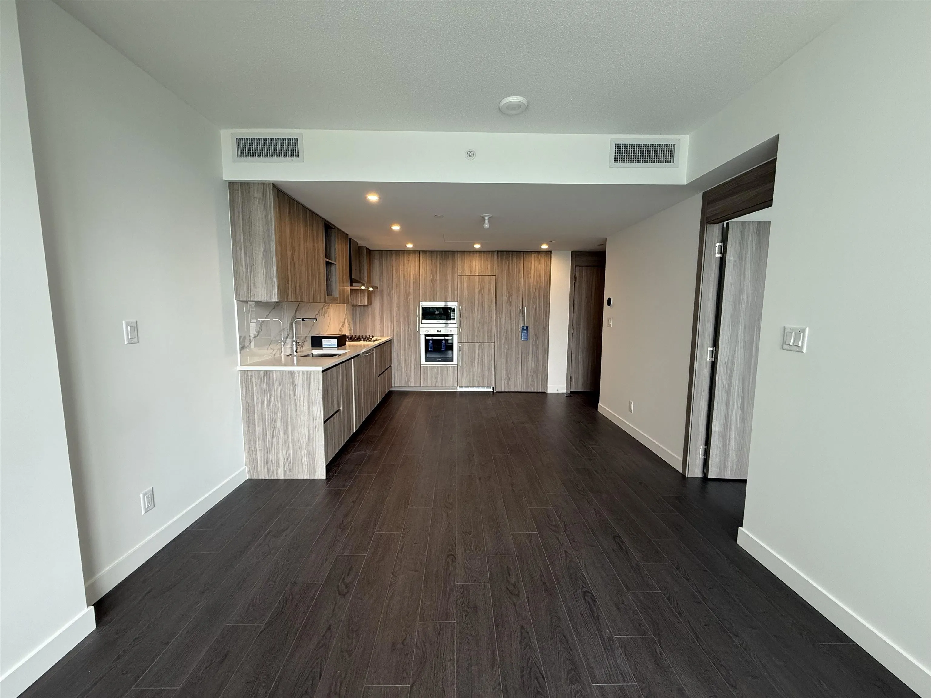 1610 13768 100th Avenue