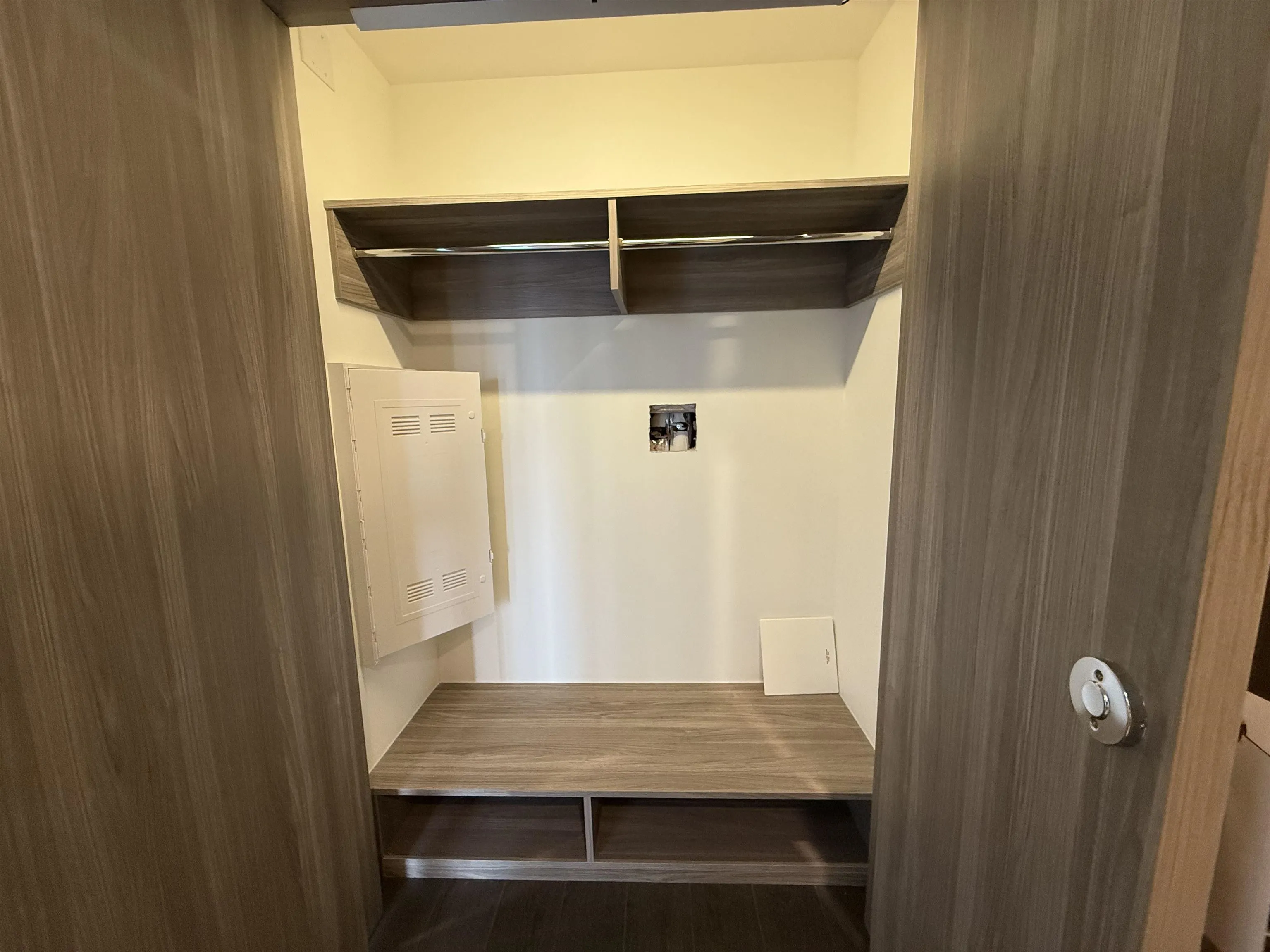 1610 13768 100th Avenue