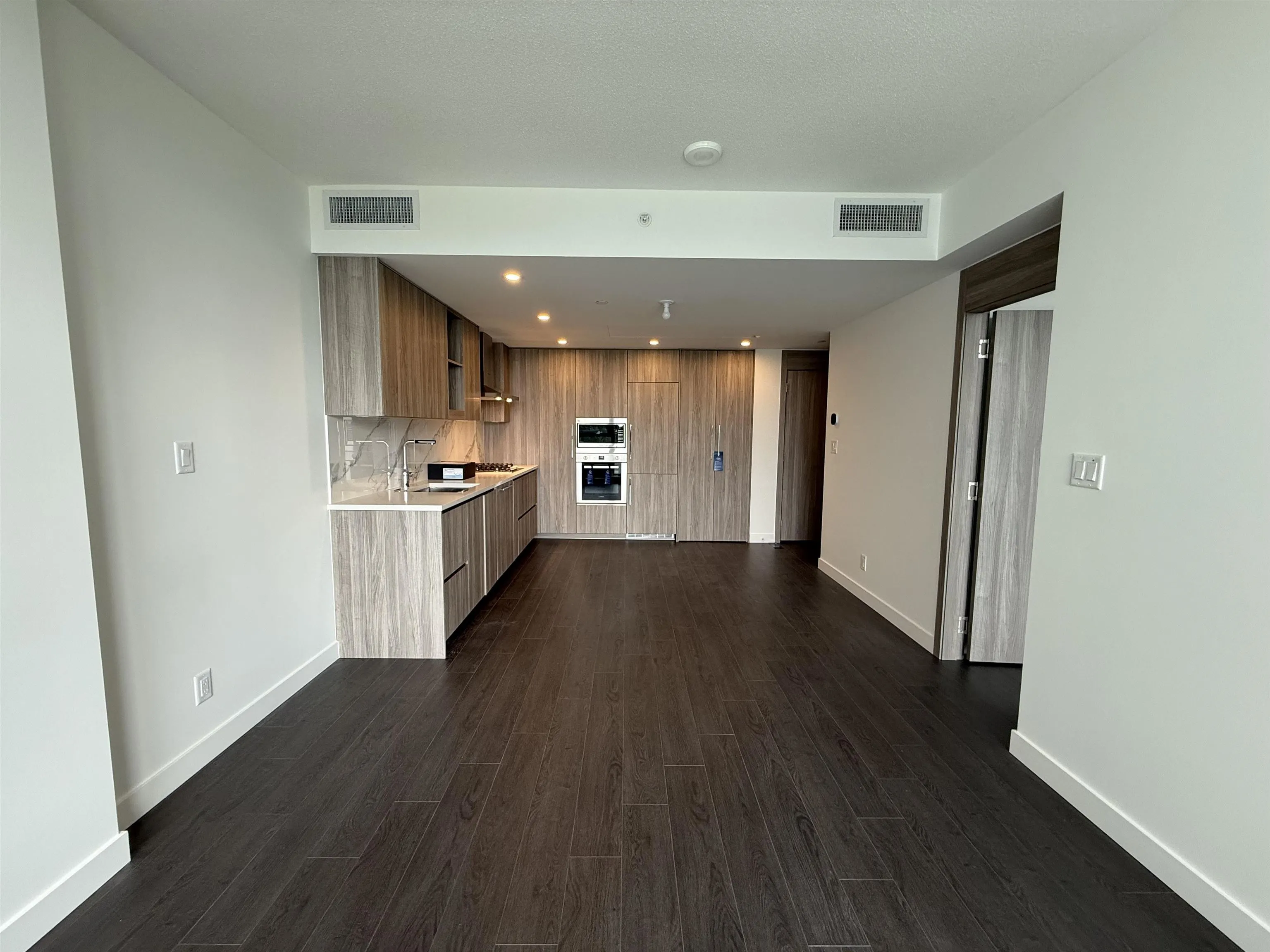 1610 13768 100th Avenue