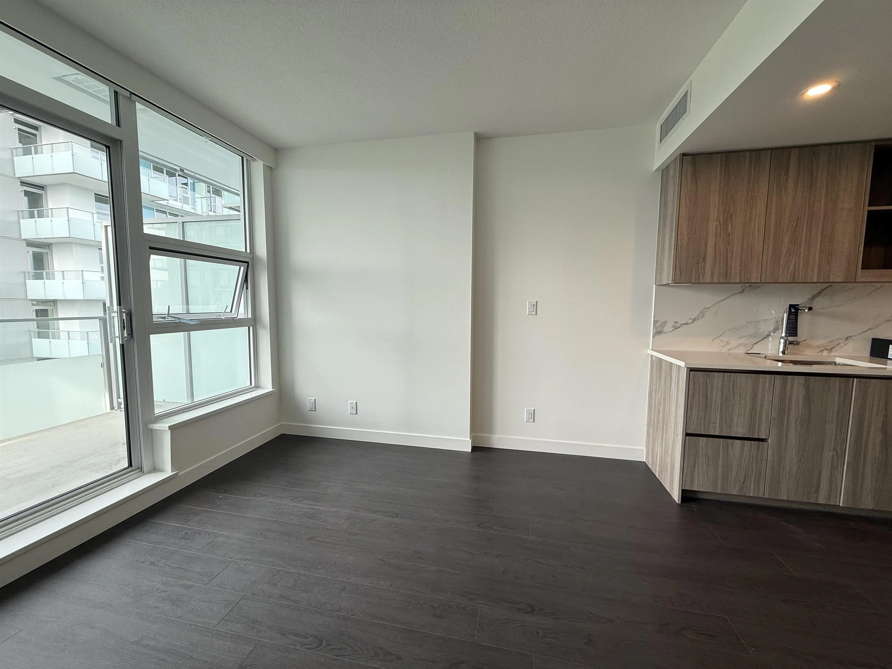 1610 13768 100th Avenue