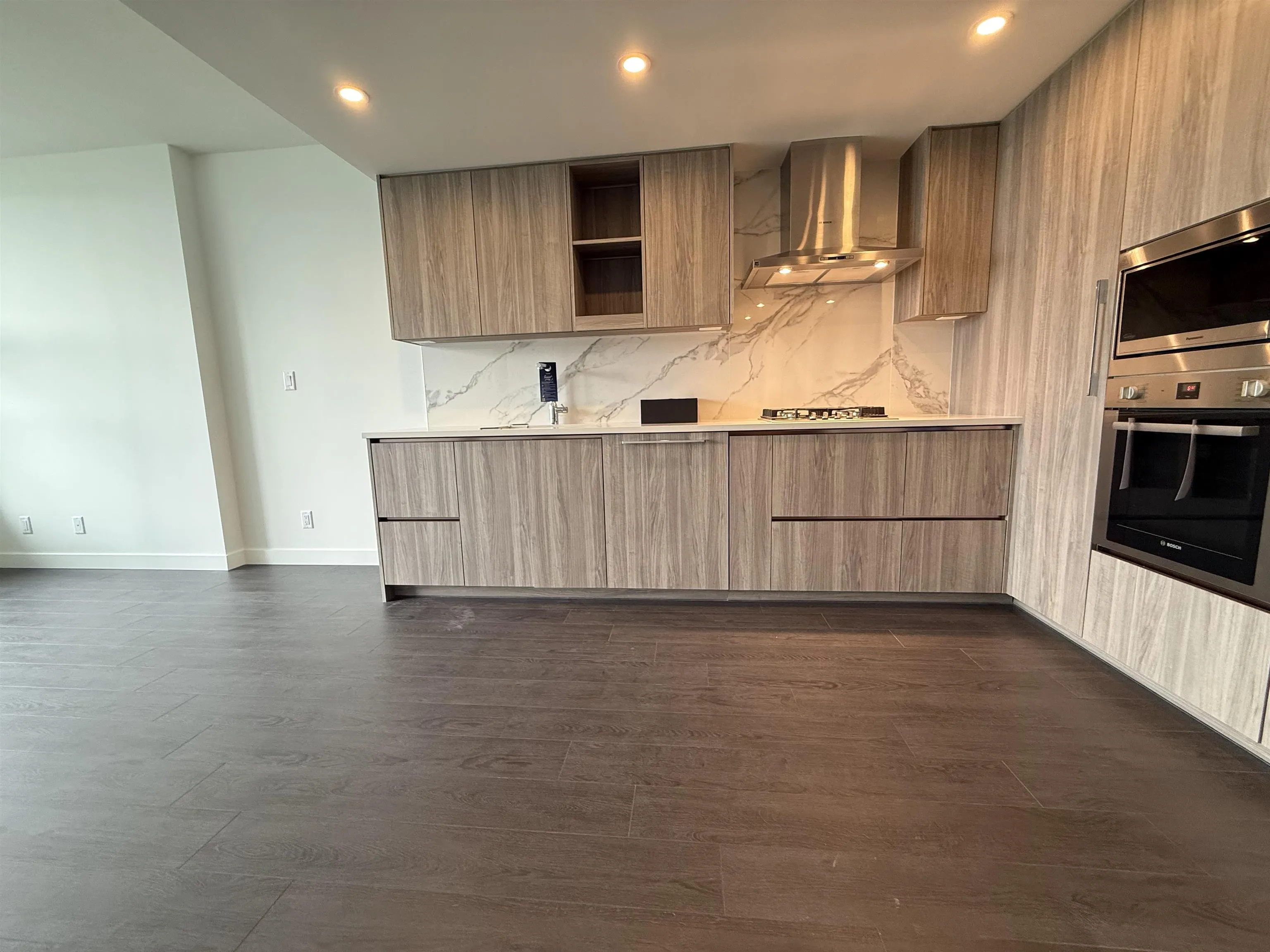 1610 13768 100th Avenue
