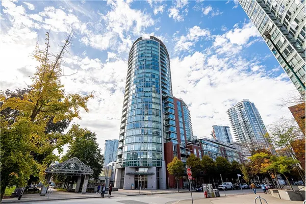 2303 58 Keefer Place