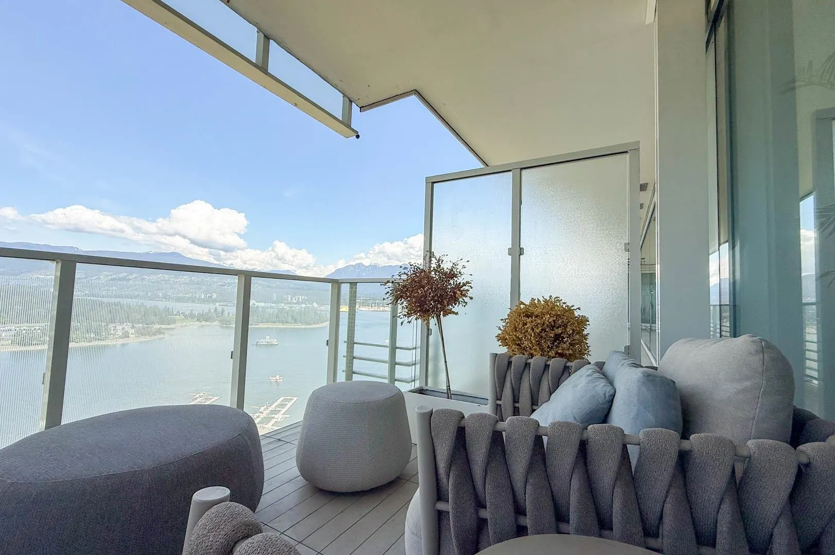 3007 1011 W Cordova Street