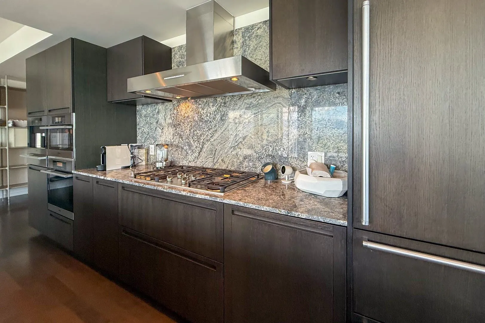 3007 1011 W Cordova Street