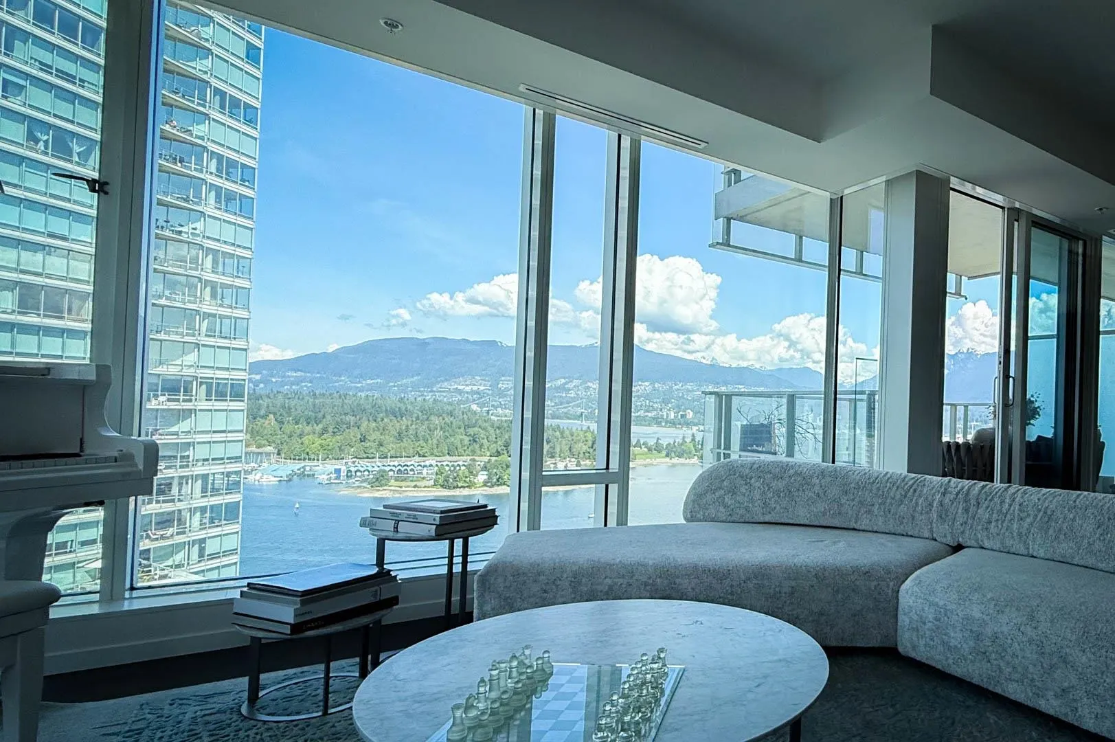 3007 1011 W Cordova Street