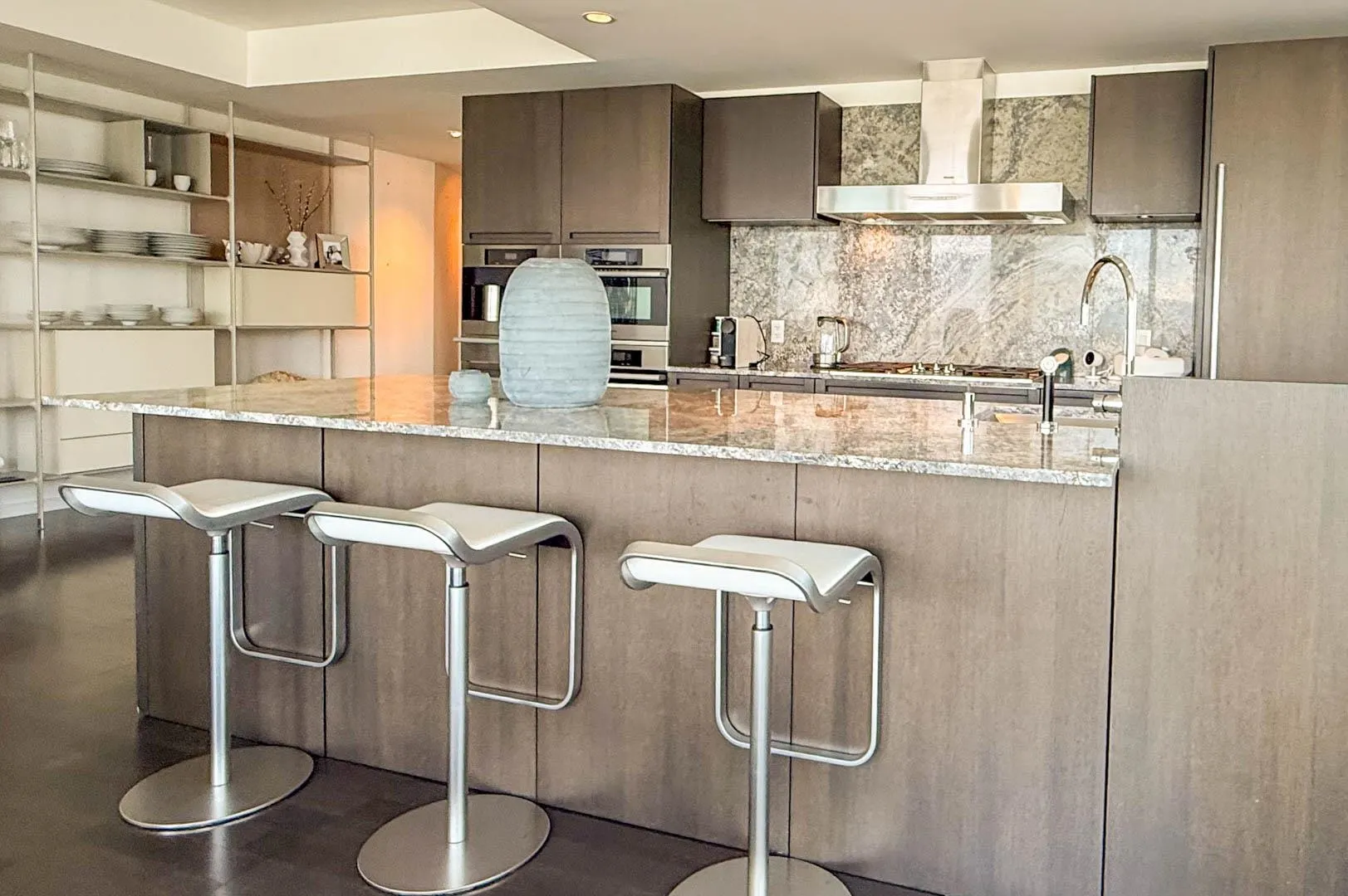 3007 1011 W Cordova Street