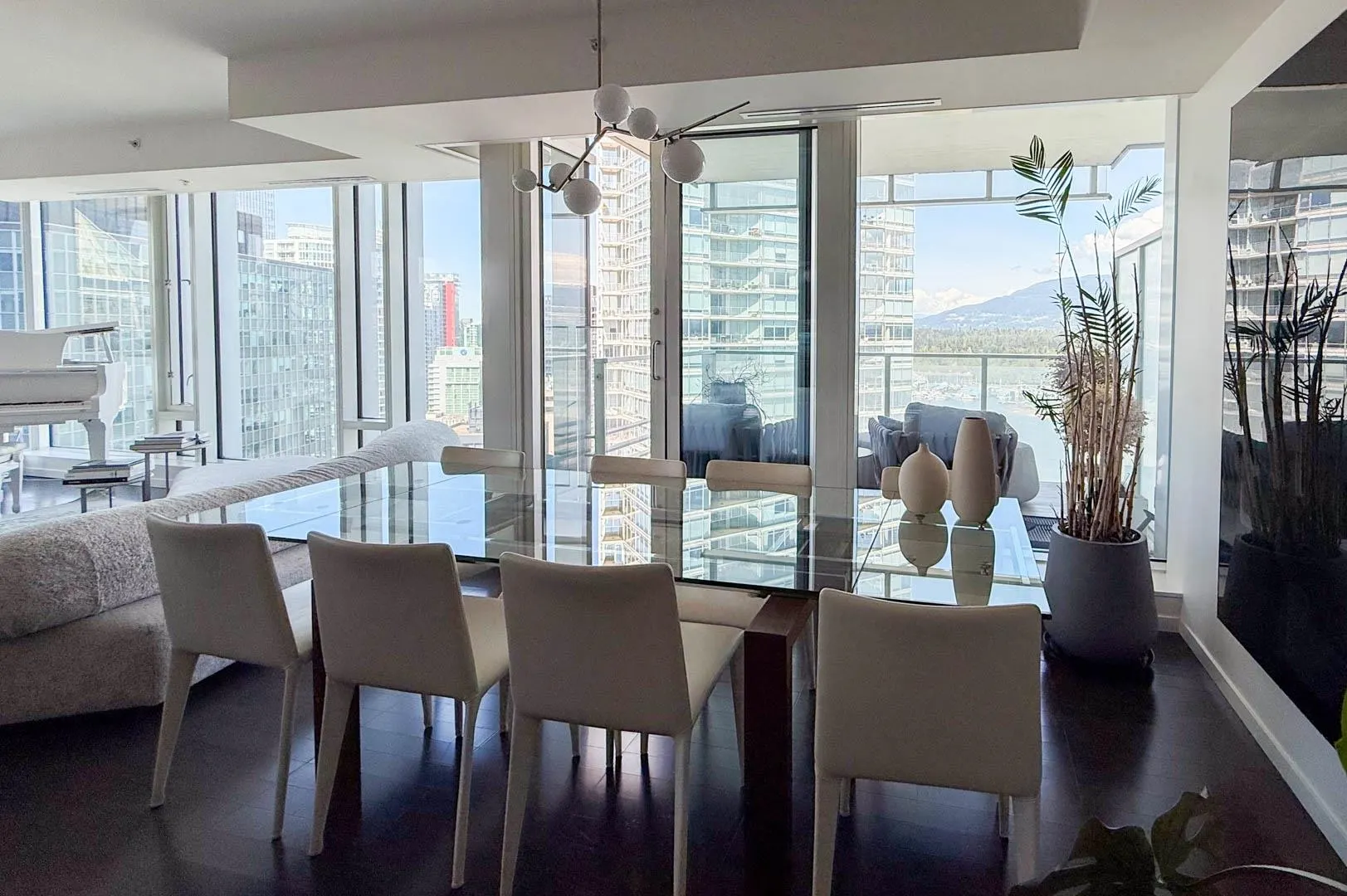 3007 1011 W Cordova Street