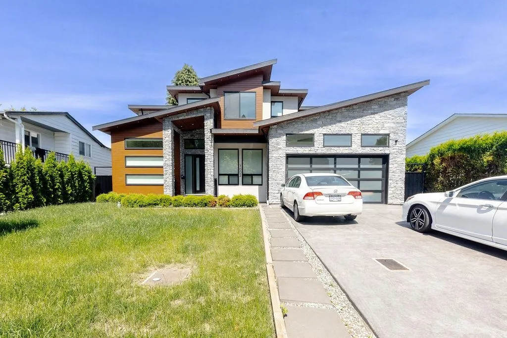7002 W Brewster Drive