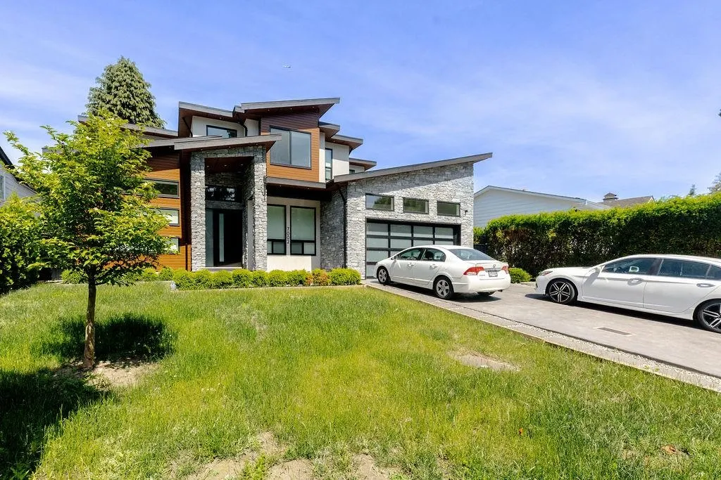 7002 W Brewster Drive