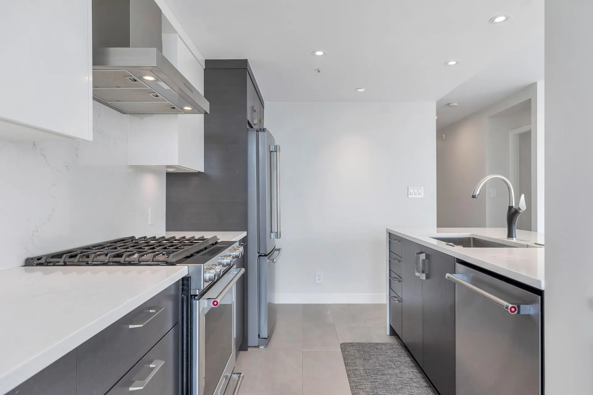 2706 198 Aquarius Mews