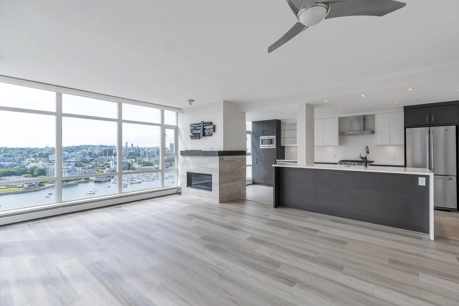 2706 198 Aquarius Mews