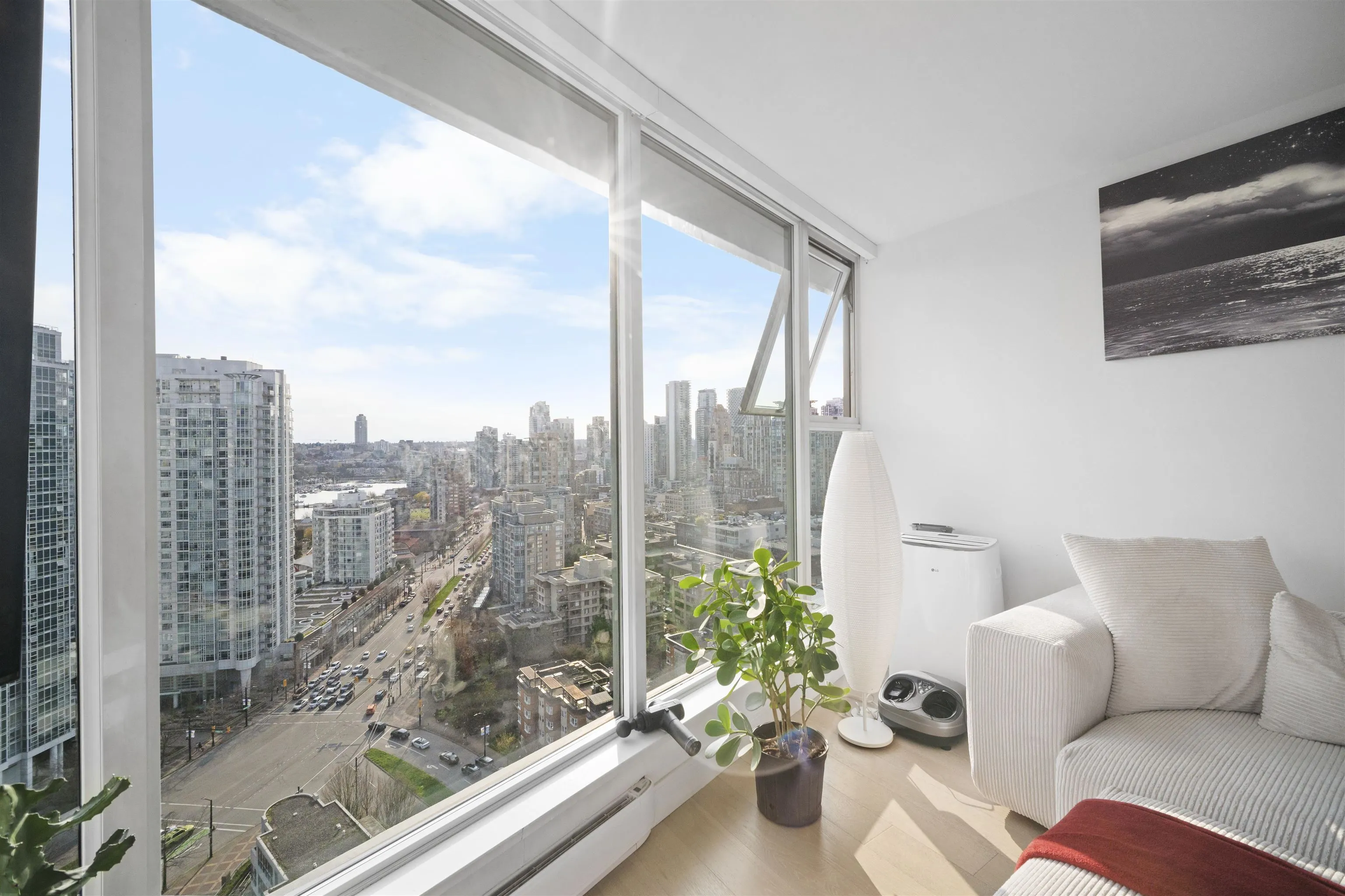 2906 1008 Cambie Street